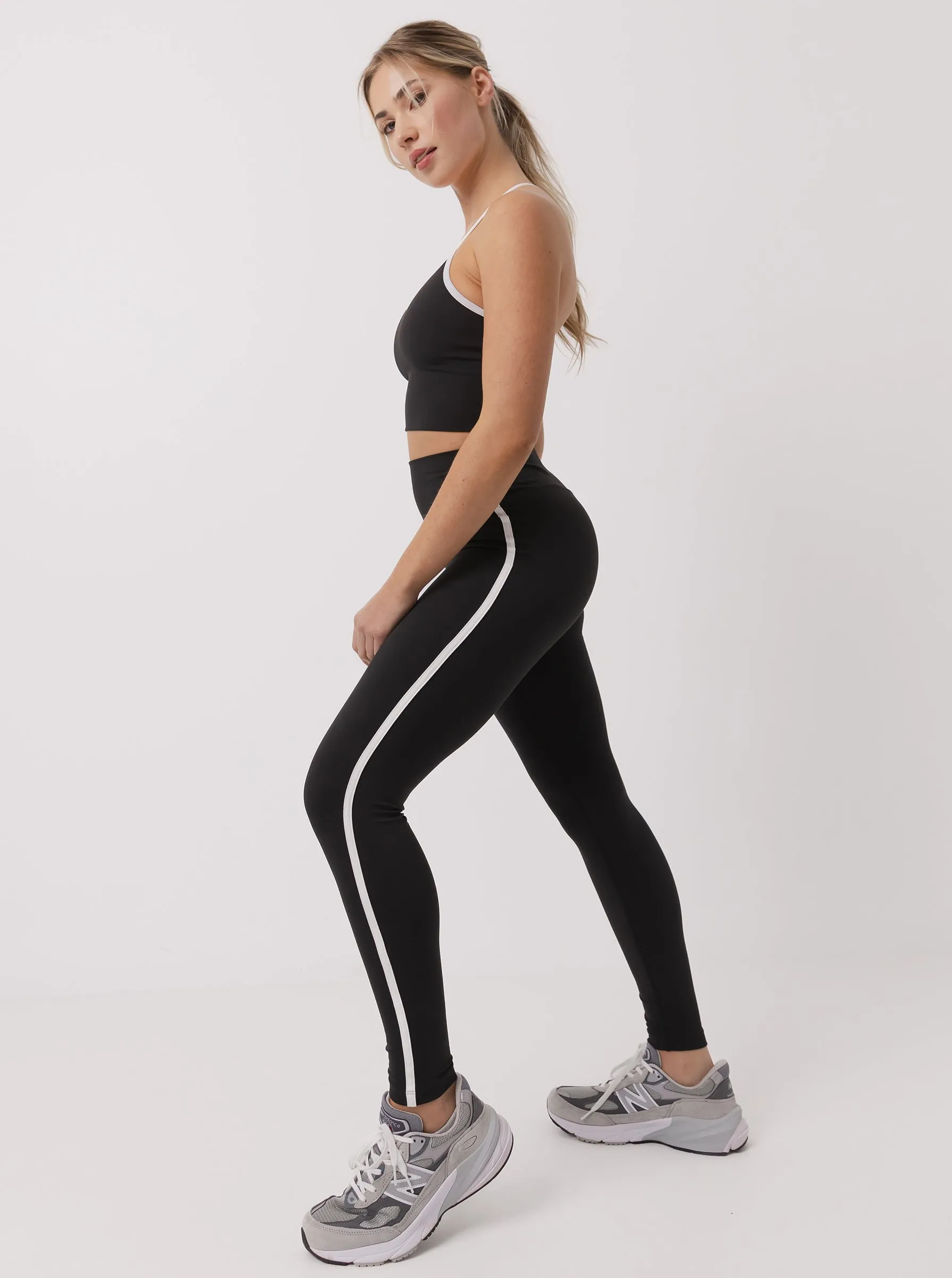 Hiking Trail Pro Athlete Retro Leggings in Black