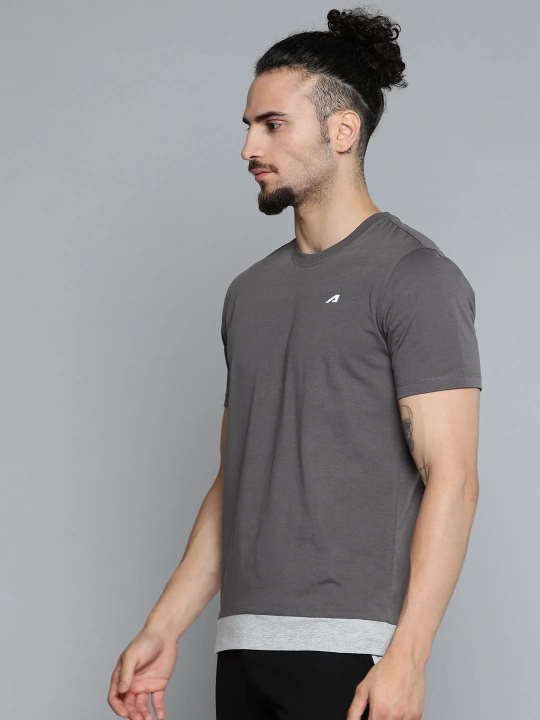 Alcis Men Grey White Printed Slim Fit Training or Gym T-shirt Fame Glow