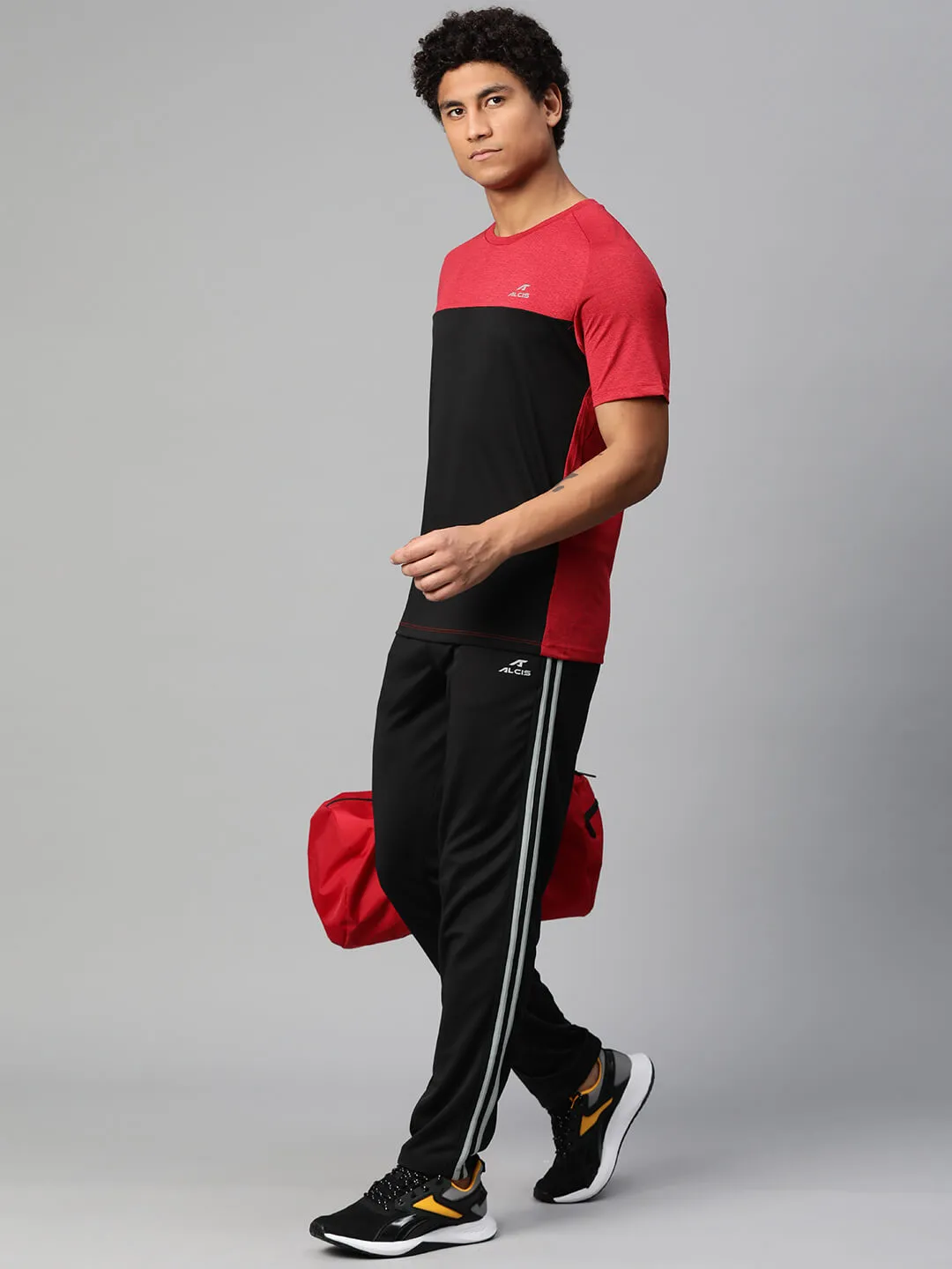 World Tone Alcis Men Colourblocked Anti Static Slim Fit T-shirt