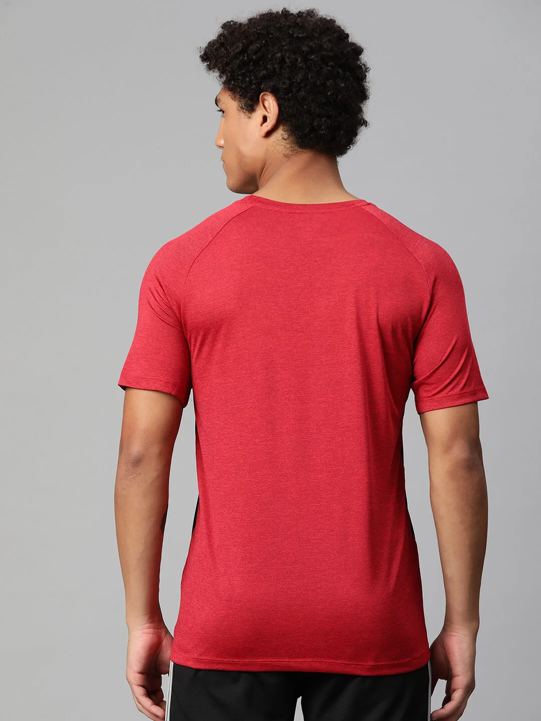Lightweight Fabric Alcis Men Colourblocked Anti Static Slim Fit T-shirt