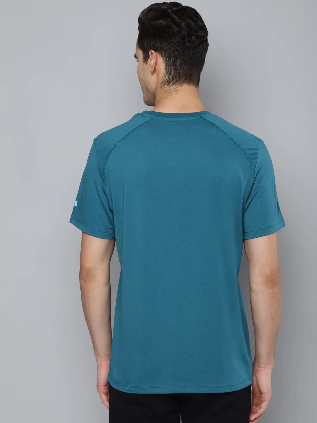 Alcis Men Teal Printed Slim Fit Running T-shirt MoistureManagementSystem