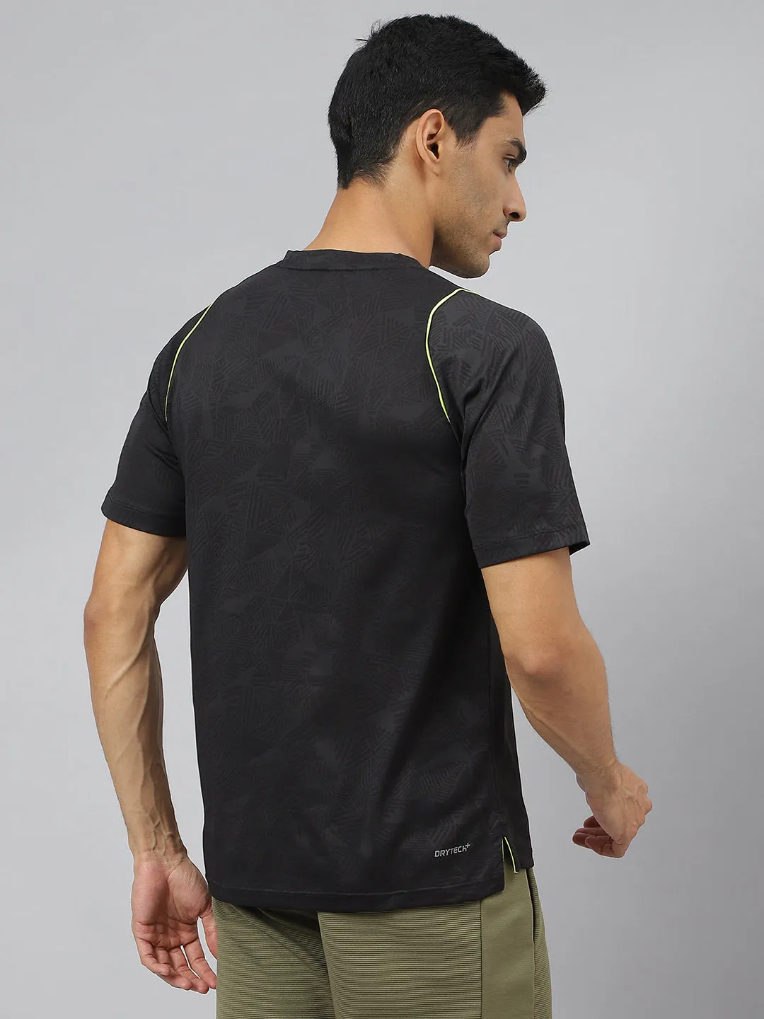 Smooth Line Alcis Men Black Jacquard Mesh Anti-Static Slim-Fit Round Neck Training T-Shirt