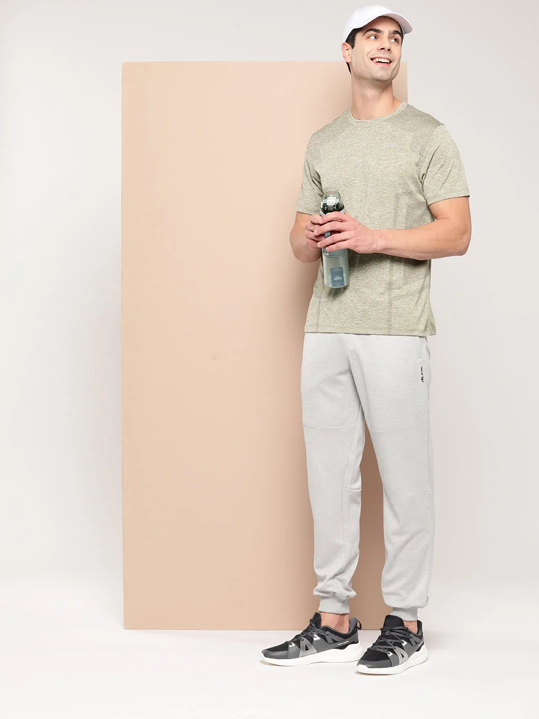 Alcis Men Printed Slim Fit T-shirt PillingResistant