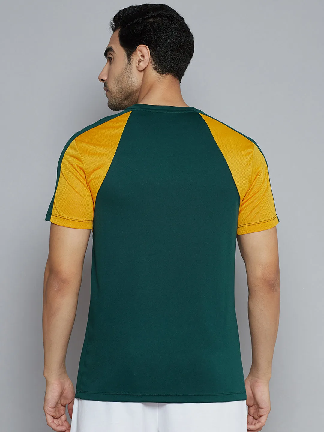Alcis Men Green Solid Slim Fit T-shirt Model Edge EcoFriendly Material
