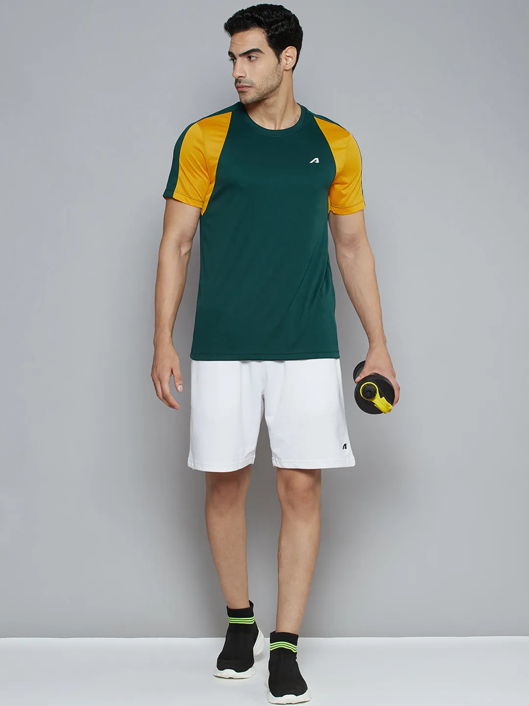 Alcis Men Green Solid Slim Fit T-shirt Train Ease