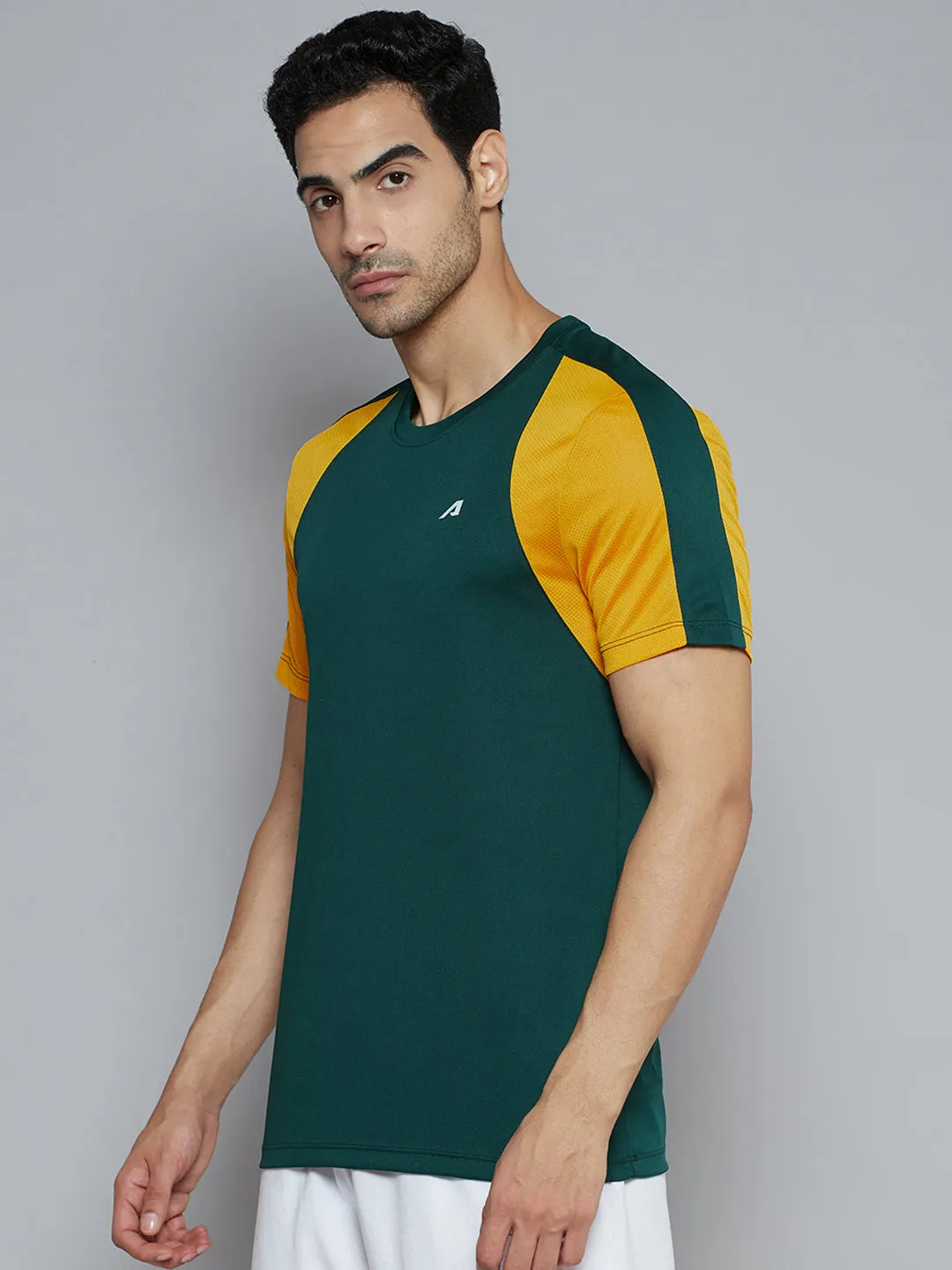 AntiStaticMaterial Alcis Men Green Solid Slim Fit T-shirt