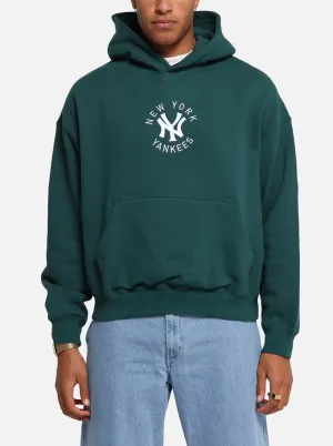 Squirrel like New York Yankees Mid Crest Boxy Hoodie