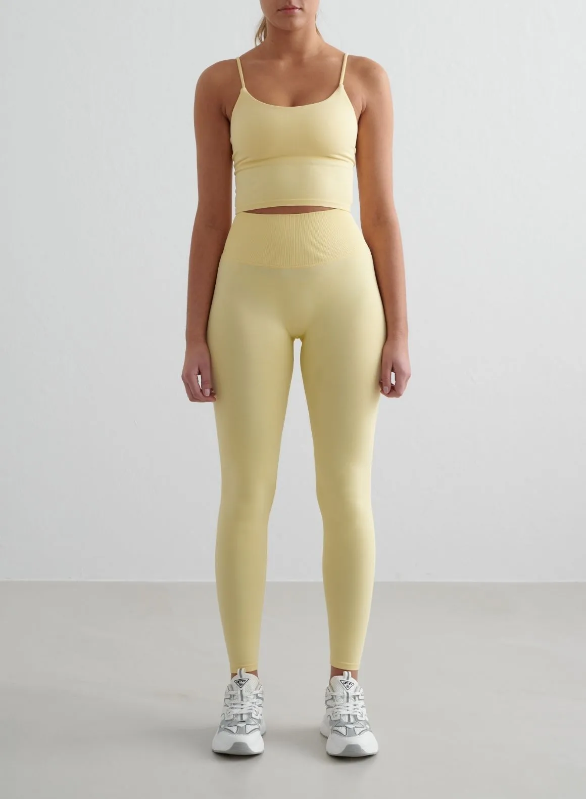 Mellow Shape Seamless Tights Travel Outfit Wrinkle Resistant