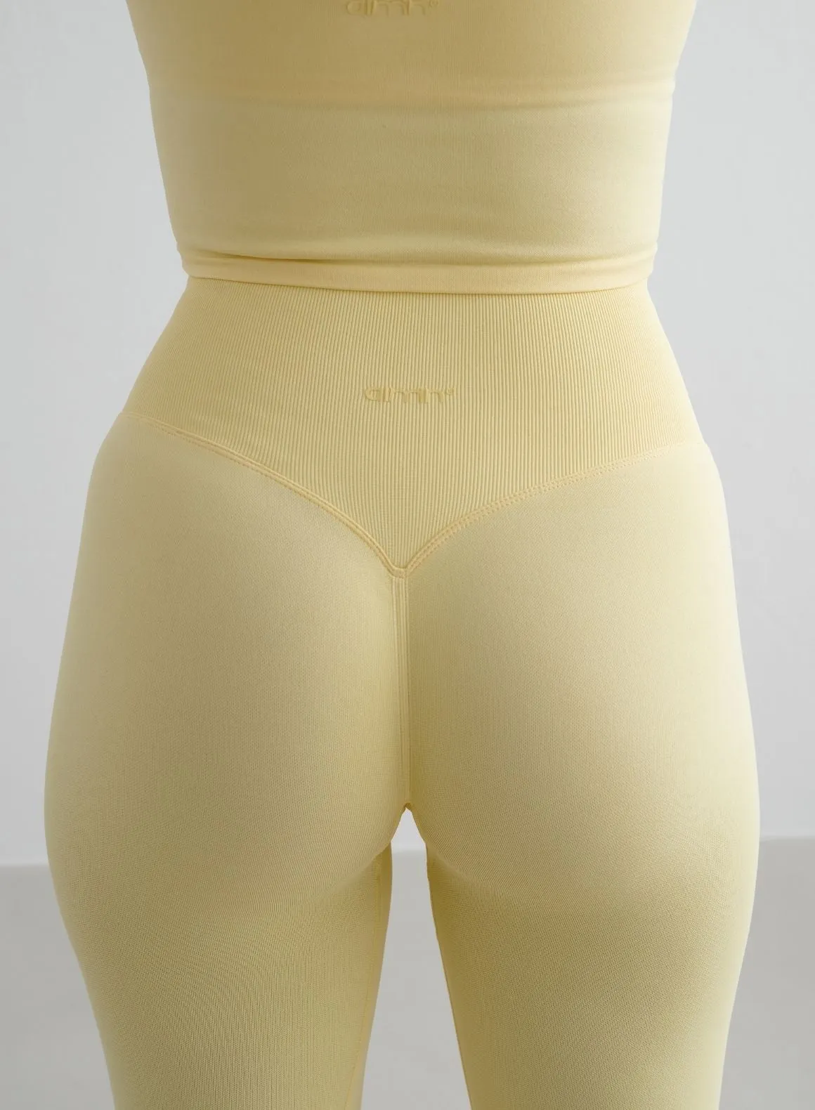 Mellow Shape Seamless Tights Mesh Panel City Walk Second Fit