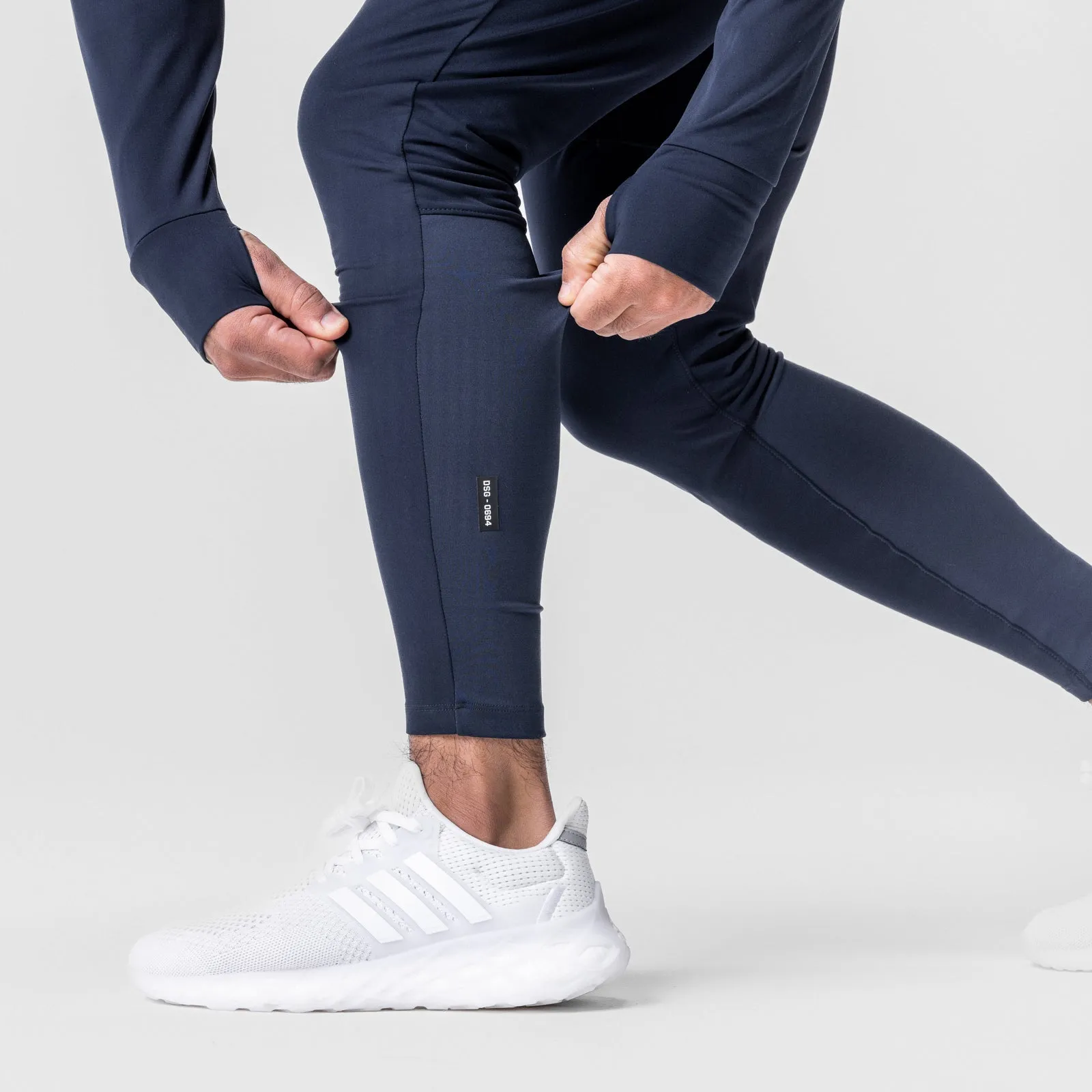 SmoothZipClosure clean design 0694. Thermal Hybrid Jogger - Navy