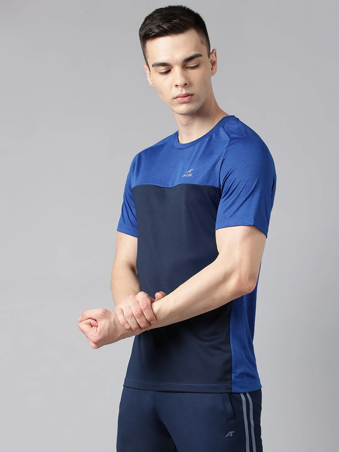 Alcis Men's Blue & Black Colour-Blocked Anti-Static Drytech  Slim-Fit Training Tee LightweightDesign