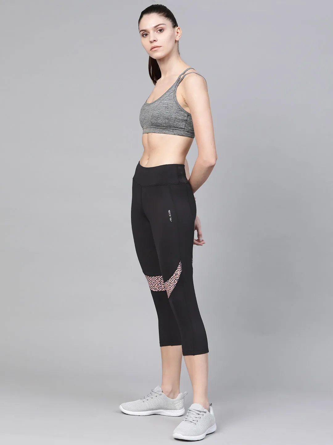 Fitness Mode Smooth silhouette Alcis Women Black Solid Three-Fourth Training Tights