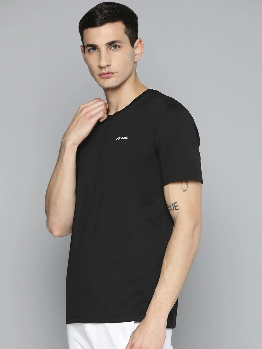 Club Mode FadeResistant Color Alcis Men Black Typography Printed Slim Fit T-shirt