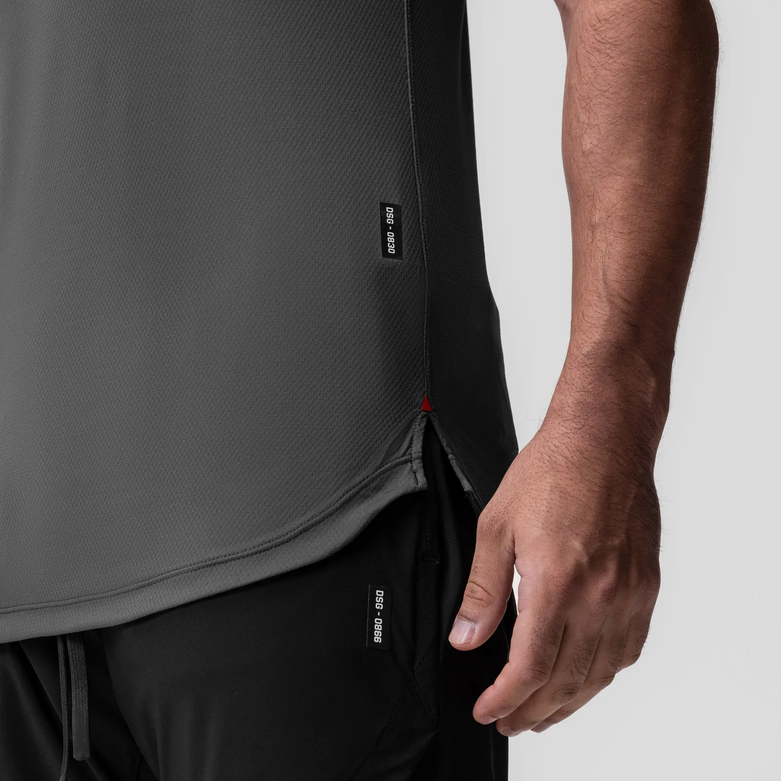 Layered Airflow System Quick Release Fabric 0830. AeroSilver? Tank Top - Space Grey
