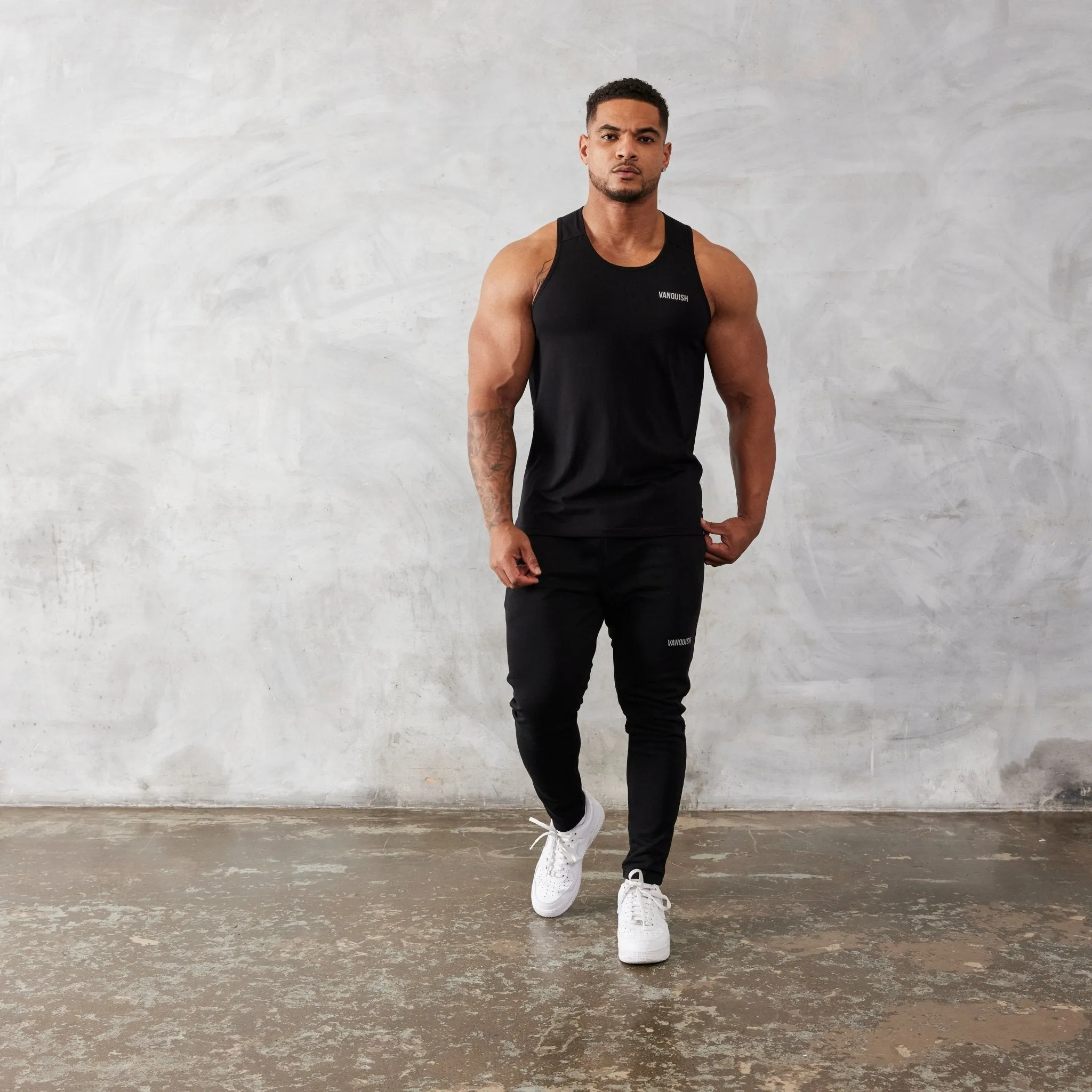 Wardrobe Essential Comfy Stretch Vanquish Essential Black Tapered Fit Sweatpants