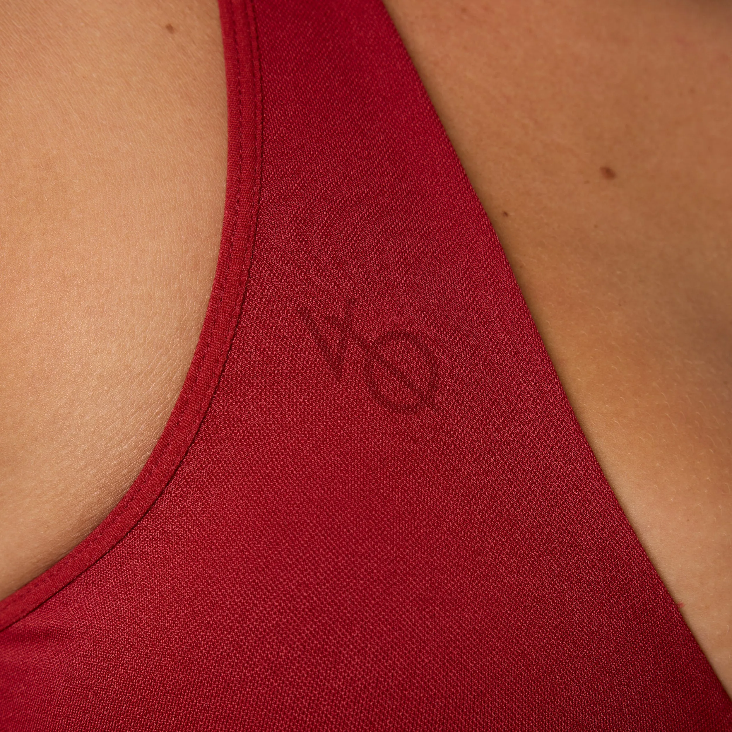 Glued seams Breathable Band Vanquish Elevate V2 Scarlet Red Seamless Twist Front Bra