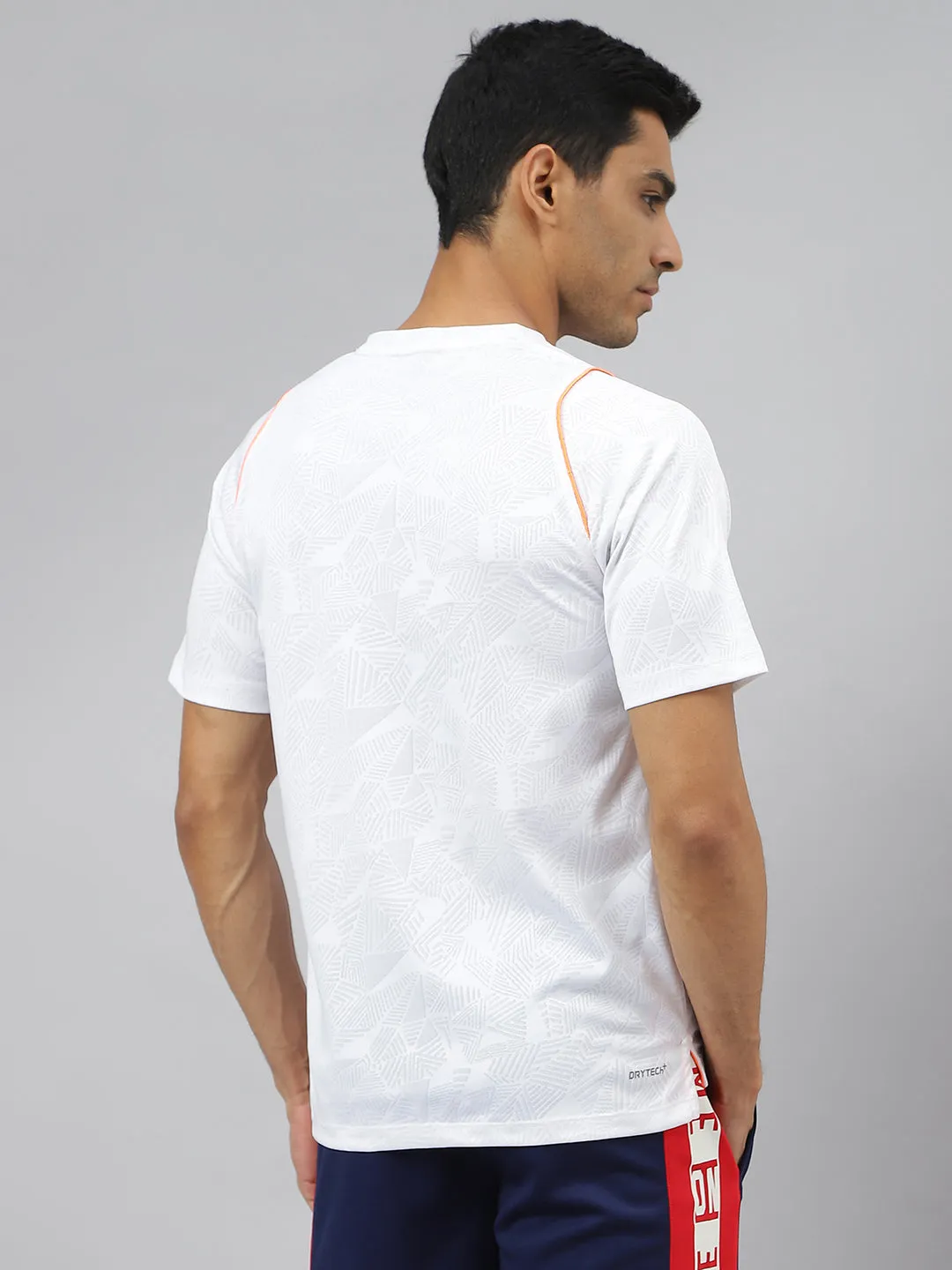 Alcis Men White Jacquard Mesh Anti-Static Slim-Fit Round Neck Training T-Shirt Brave Fit China Cool