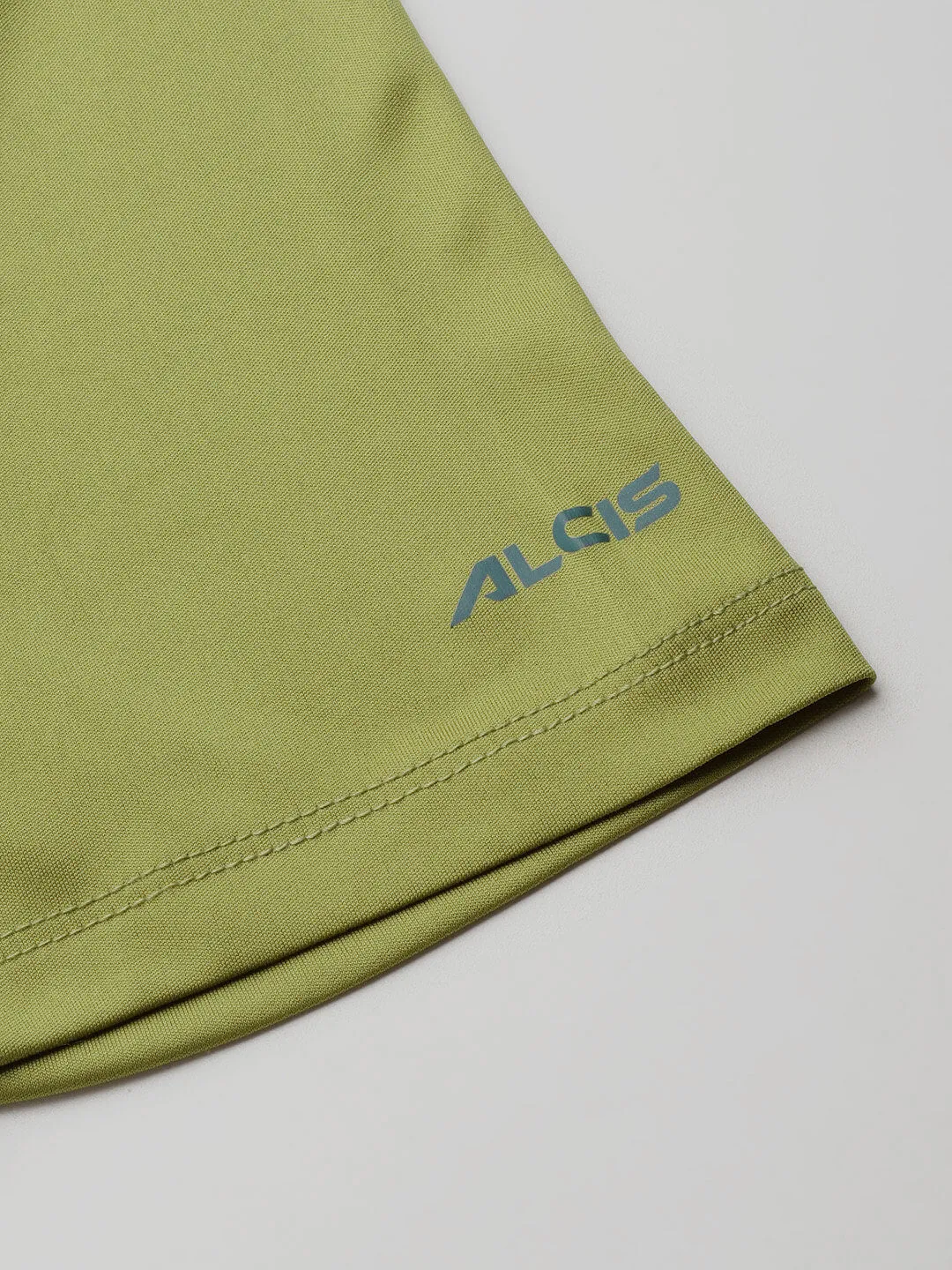 Alcis Men Olive Green Printed Anti Static Slim Fit Sports T-shirt AntibacterialFinish Adjustable Fastenings