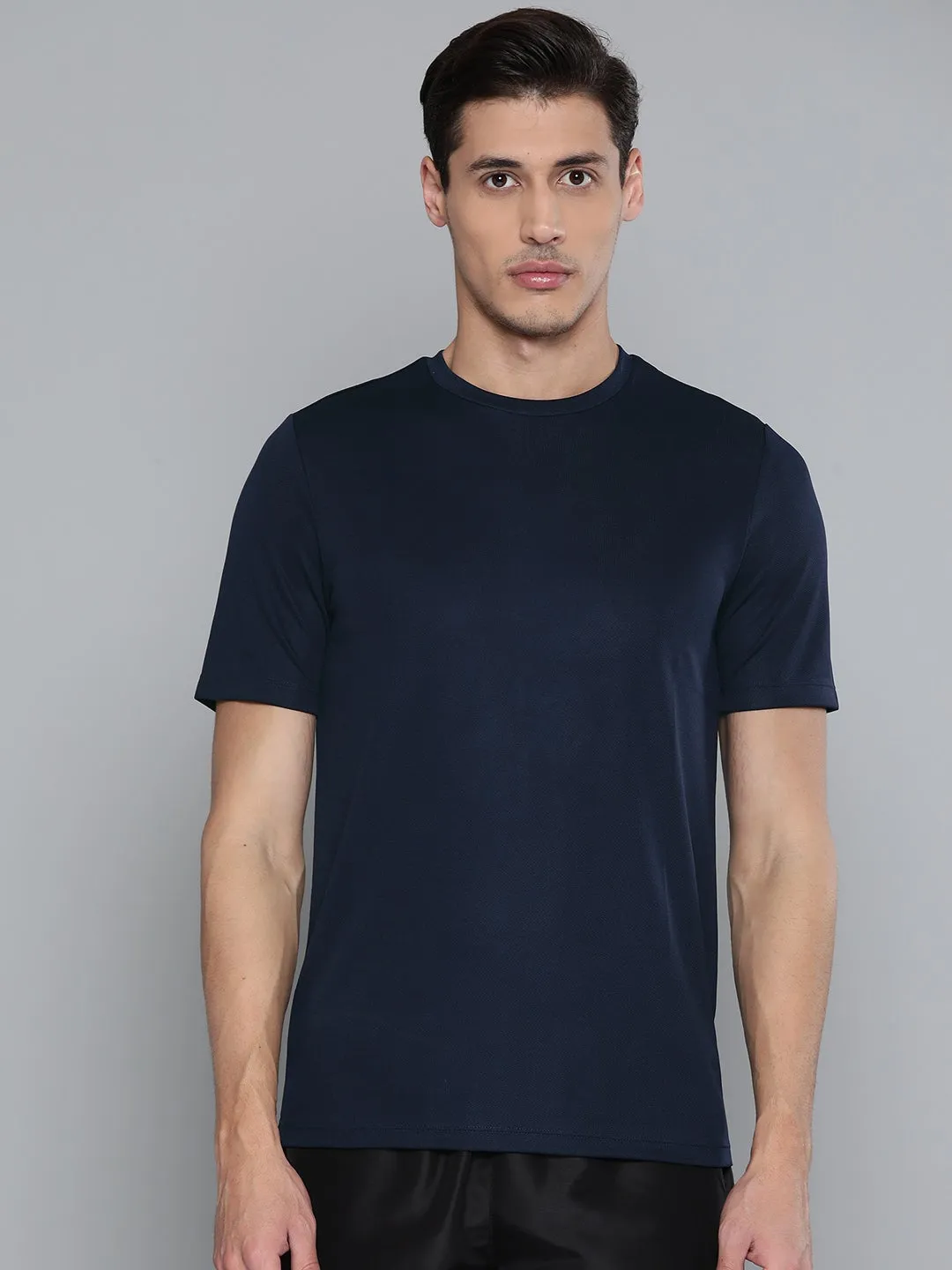 Alcis Men Solid Blue Round Neck T Shirt BreathableMesh BreathableFabric