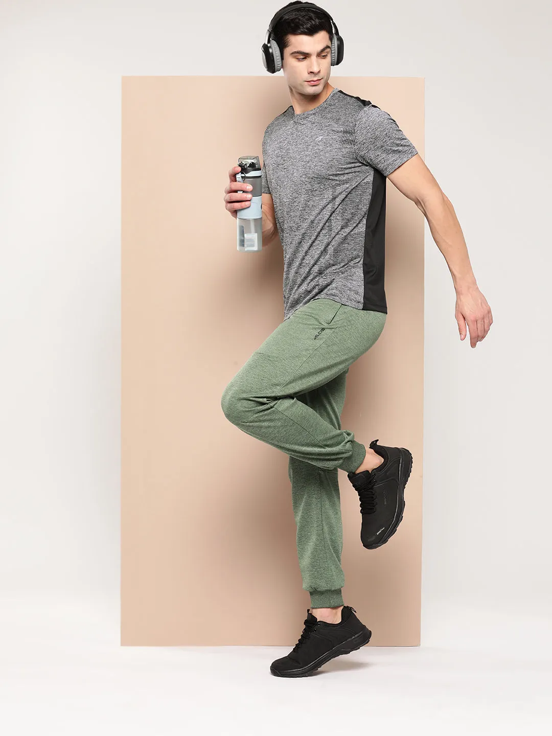 Alcis Men Colourblocked Slim Fit T-shirt Breathable fabric