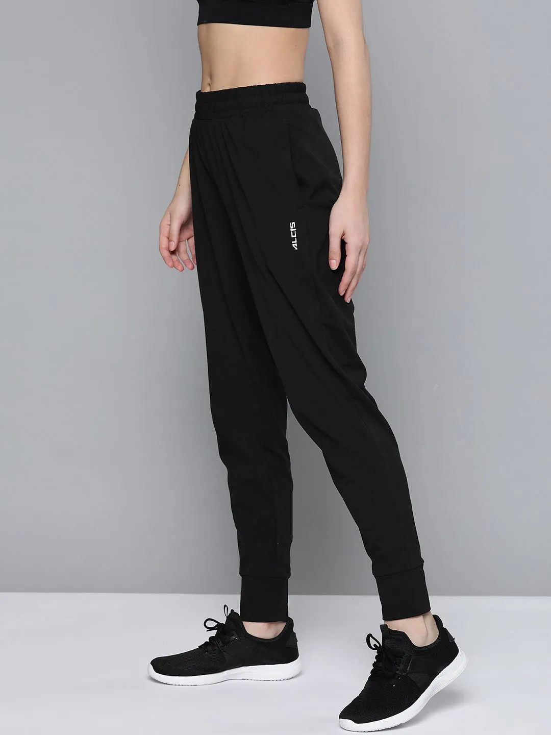 Alcis Women Solid Black Jogger Seamless Technology