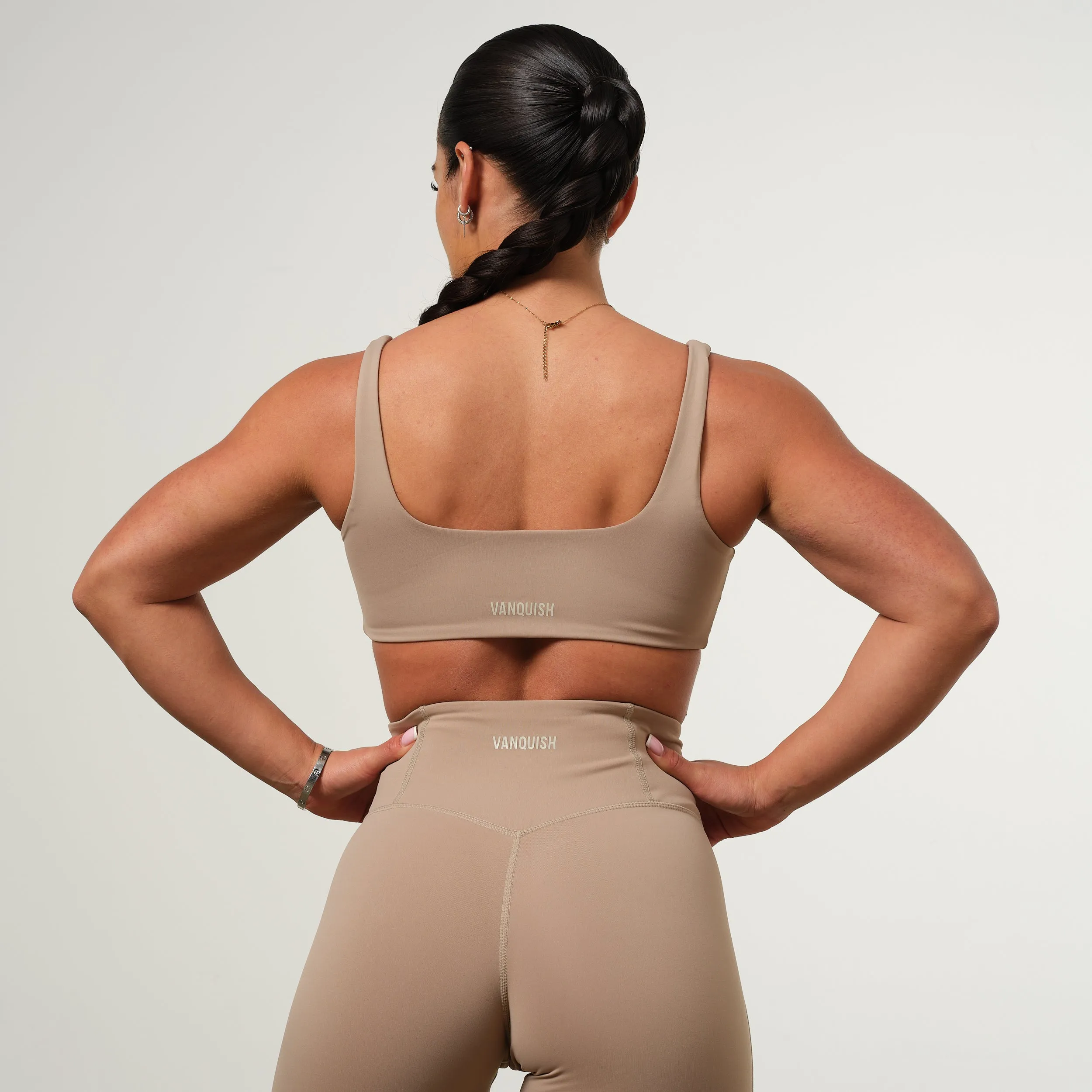 Classic activewear Polyester active clothing VANQUISH ENHANCE LATTE TWIST FRONT BRA