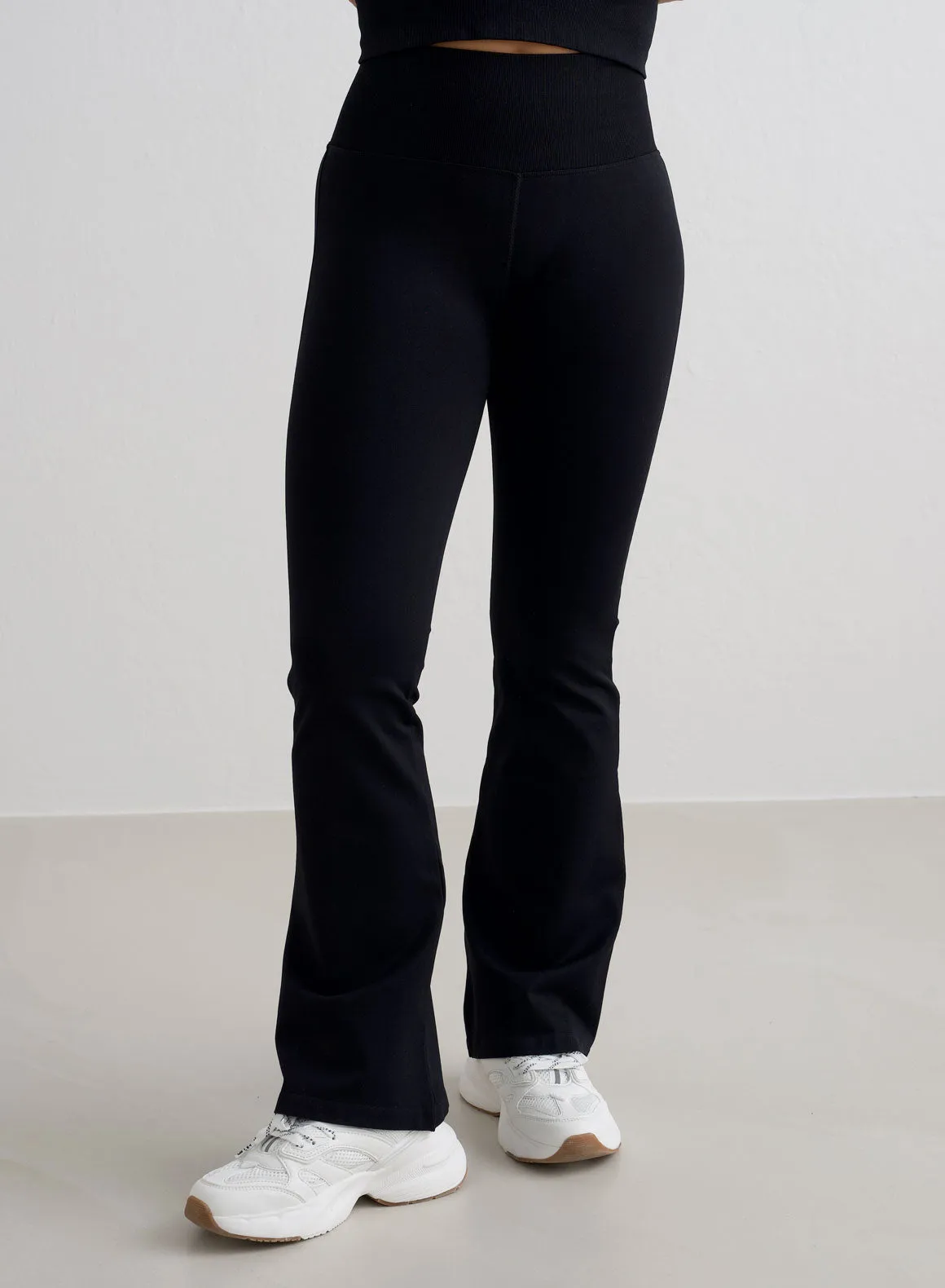 Black Shape Seamless Flare Petite Tights Lightweight Material Pilates Session Dance Studio Mesh Panel