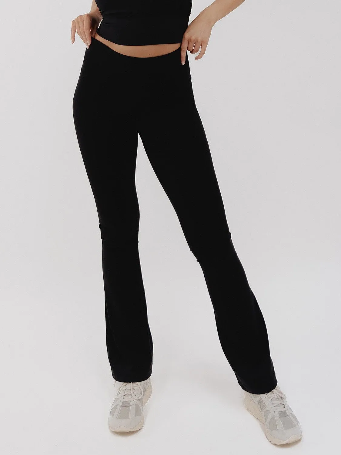 Flared Taylor Tight In Black Core Fitwear