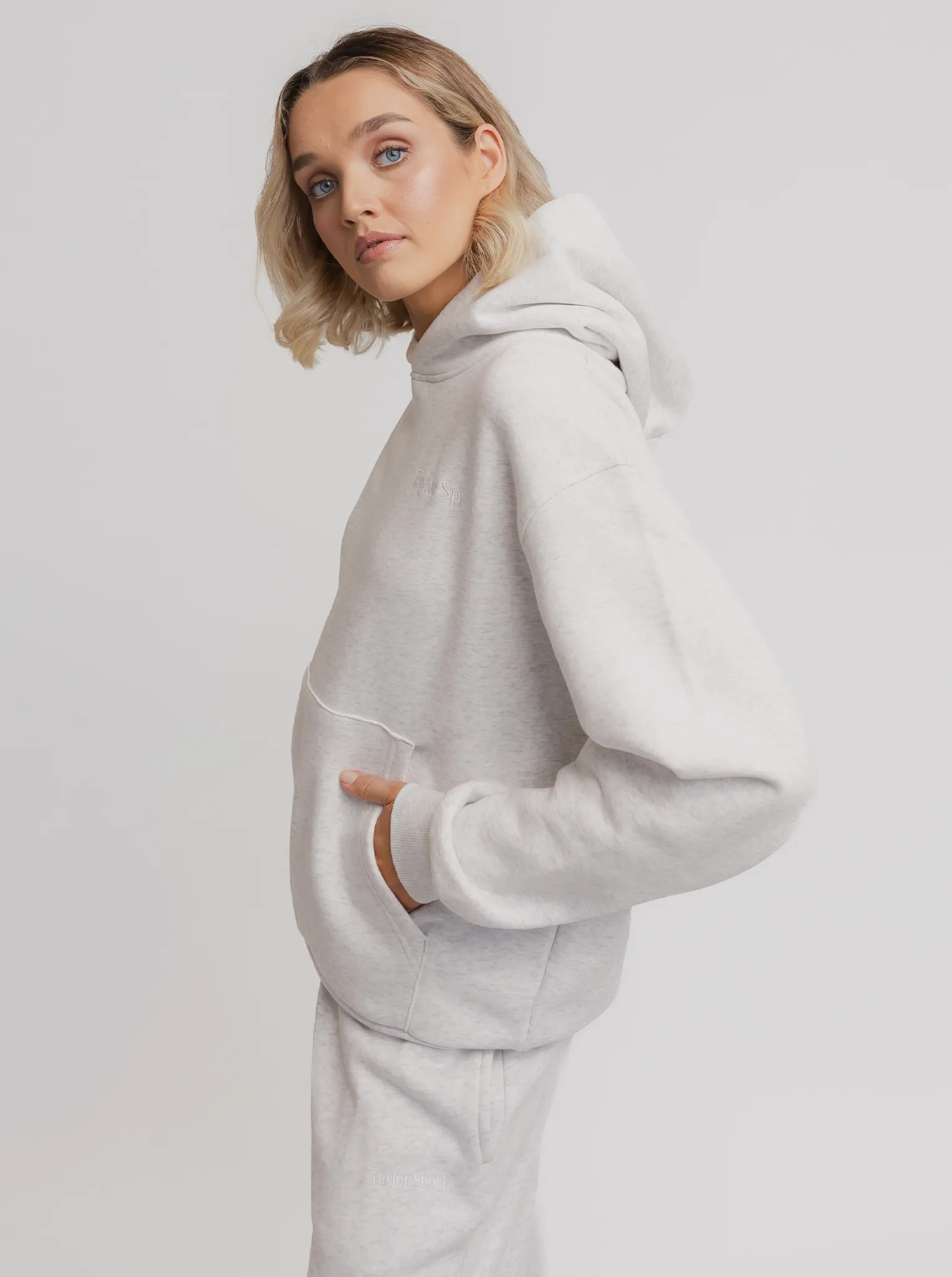 Tagless Labeling Coffee Run Heritage Hoodie In Snow Marle