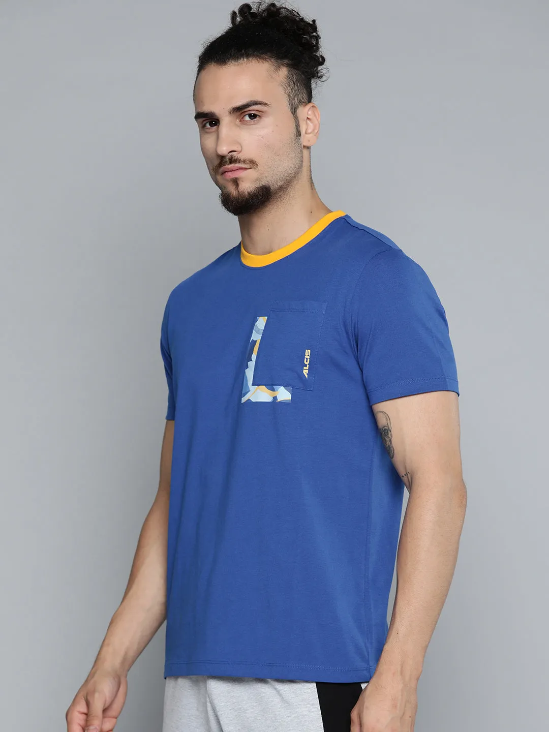 FlexibleMaterial Alcis Men Blue Slim Fit Training or Gym T-shirt