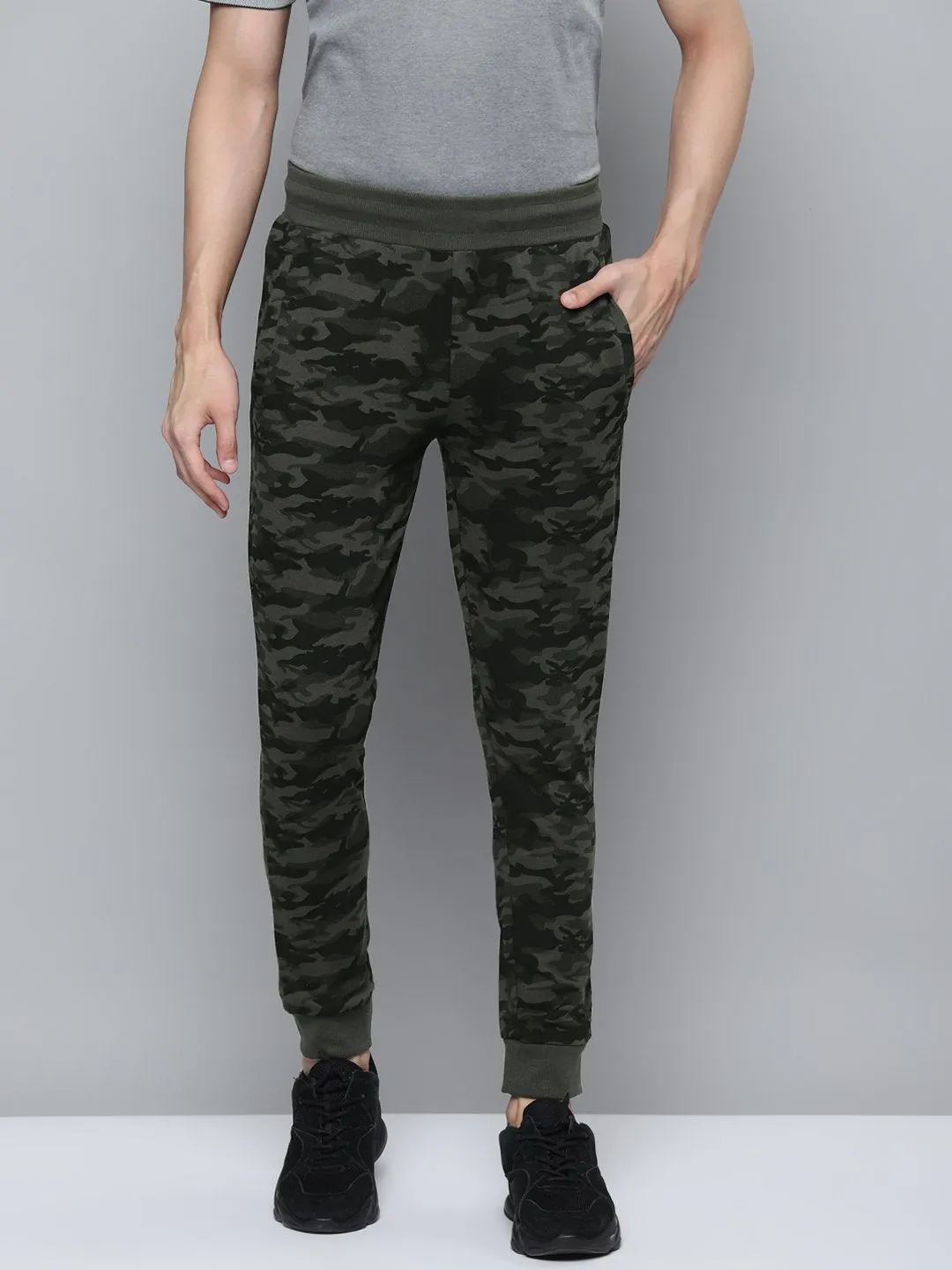 Alcis Men Olive Green Camouflage Printed Joggers Quick Wash Fashionable Waist