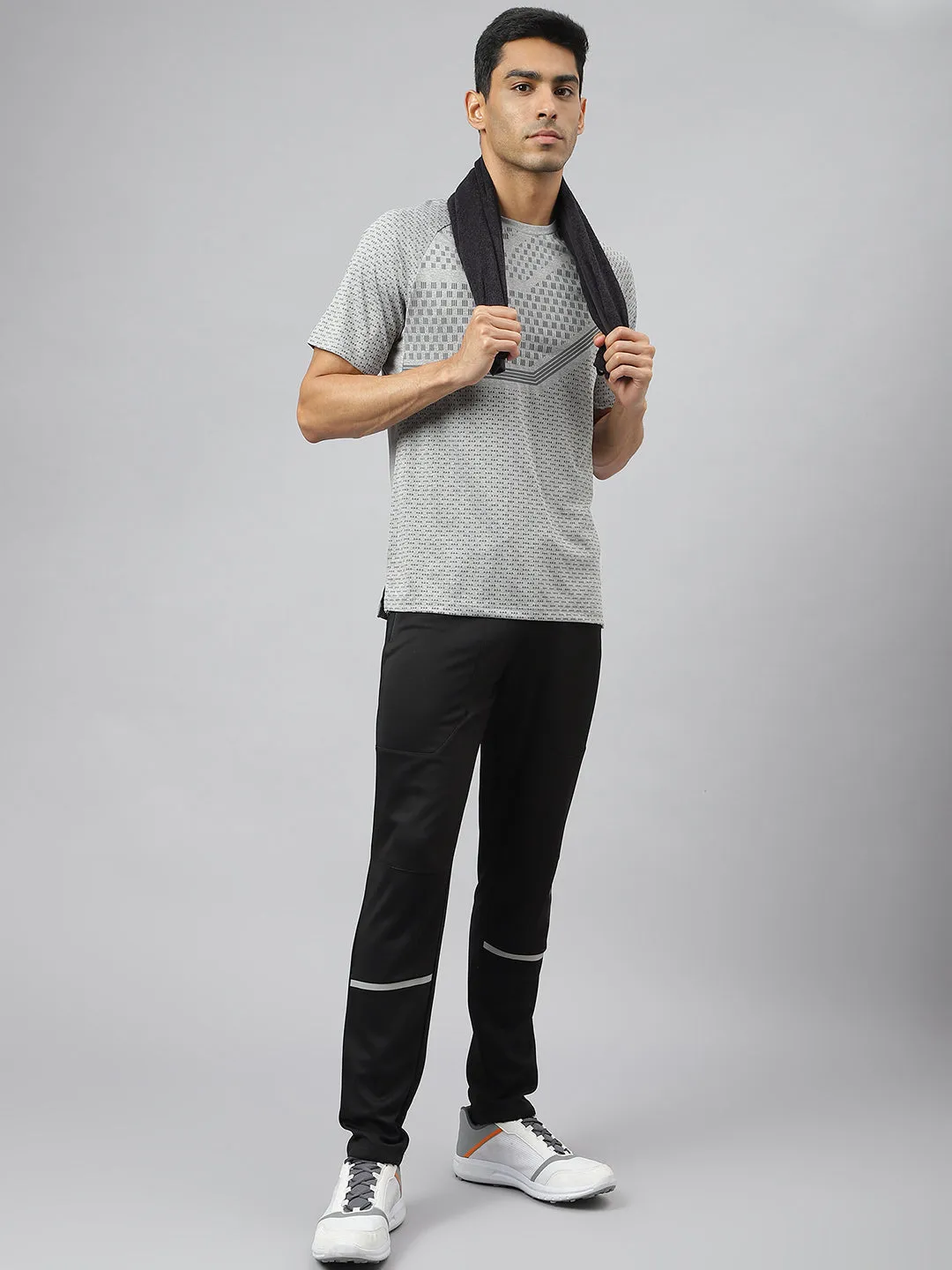 Alcis Men Light Grey Heather Anti-Static Slim-Fit Round Neck Distance Running T-Shirt QuickDryTech FlexSeamTechnology