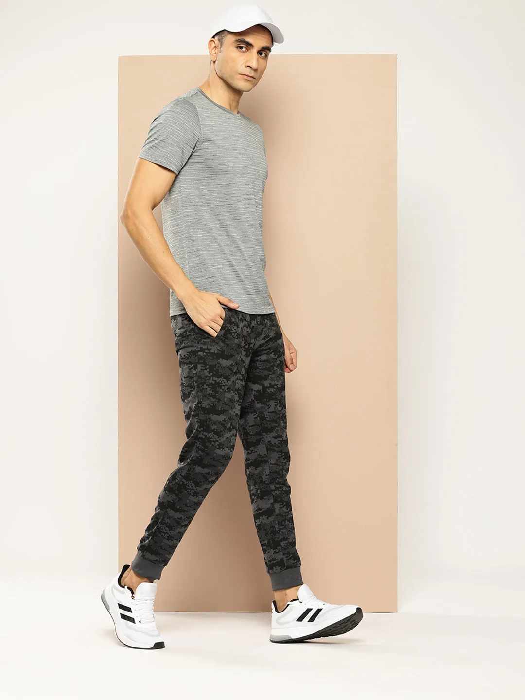 Alcis Mens Comfy Jogger WrinkleFreeFabric TouchscreenCompatiblePockets
