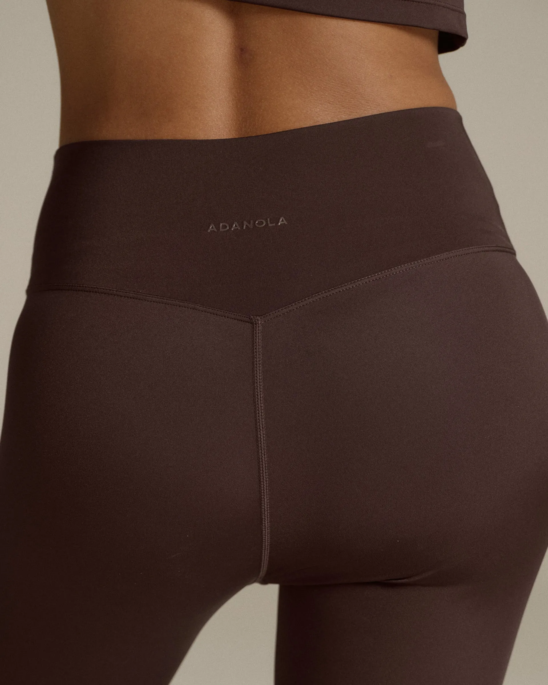 Sculpting Fit Ultimate Gloss Leggings - Chocolate Brown