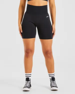 QuickAccessPockets Stain Release Treatment Empower Seamless Cycling Shorts - Black