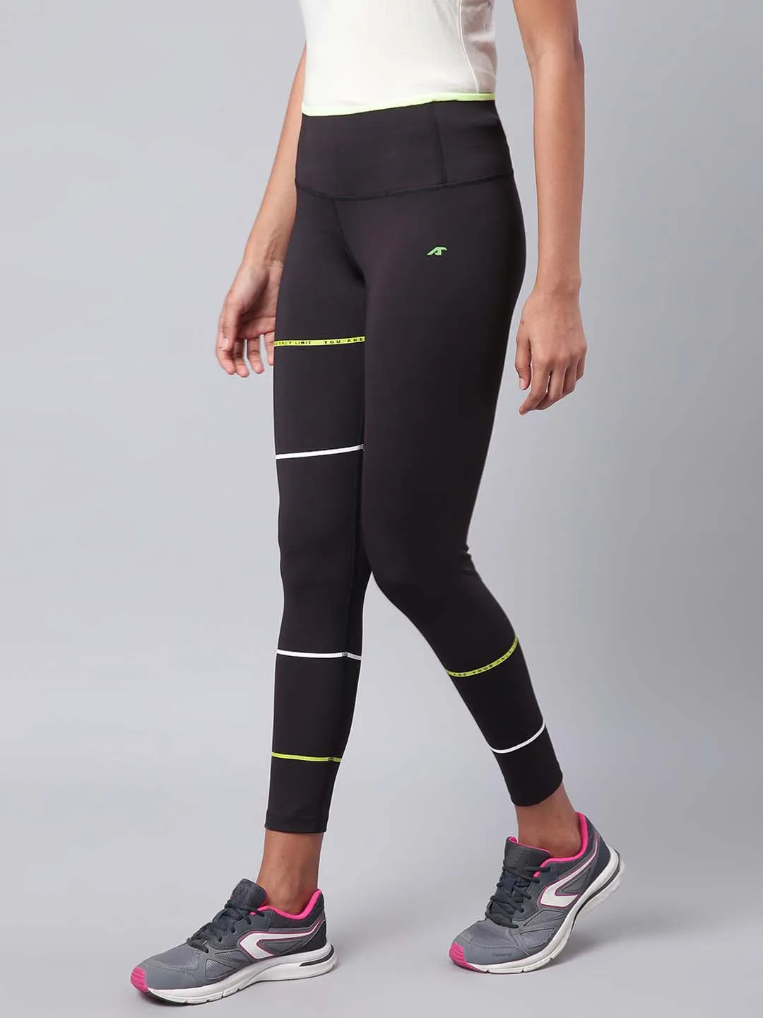 Knee Articulation Tech Alcis Women Black Drytech  Solid Cropped Training Tights