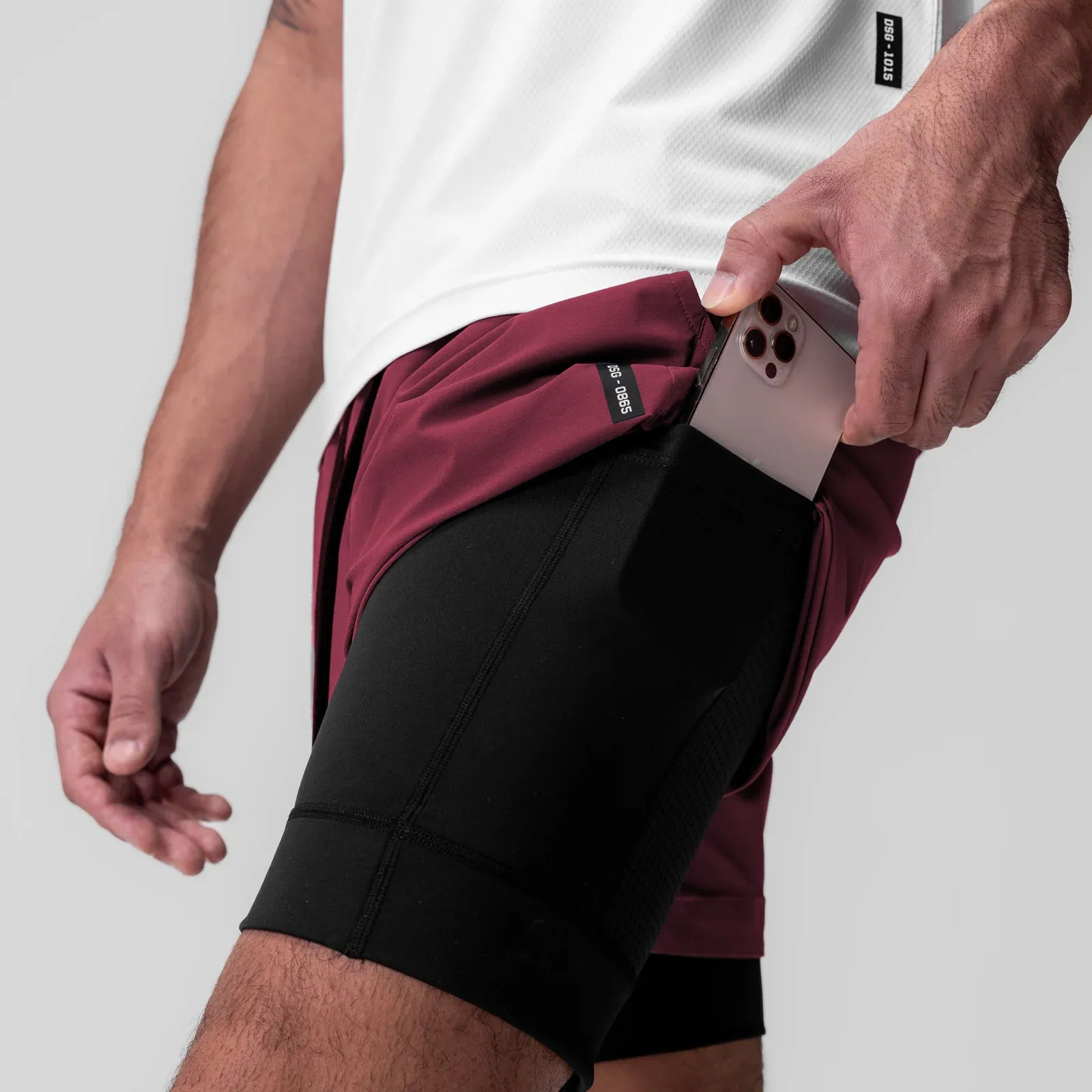 0865. Tetra-Lite? 5" Liner Short - Crimson "Wings"/Black skin friendly Seamless construction