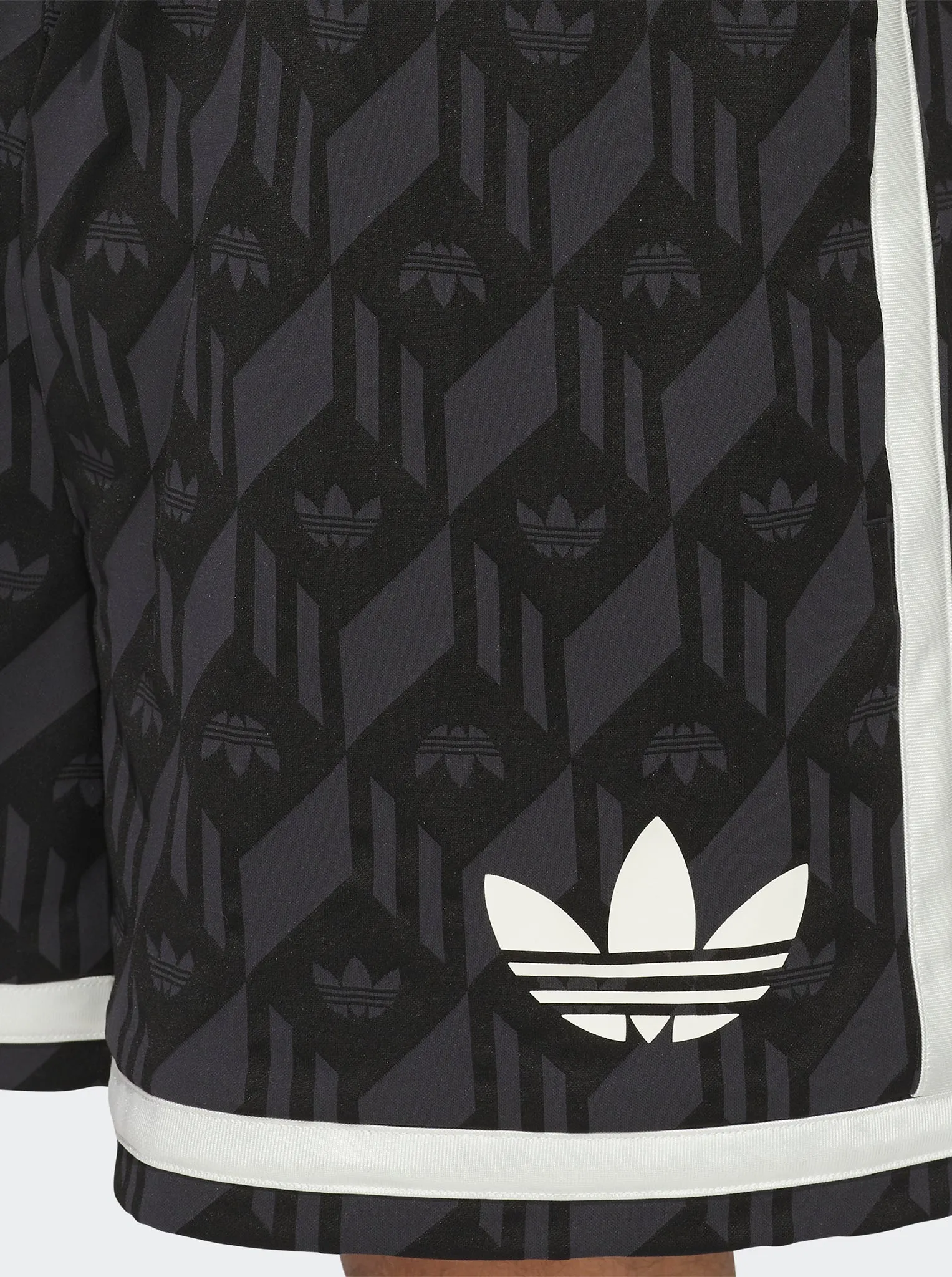Heritage Shorts cyclists