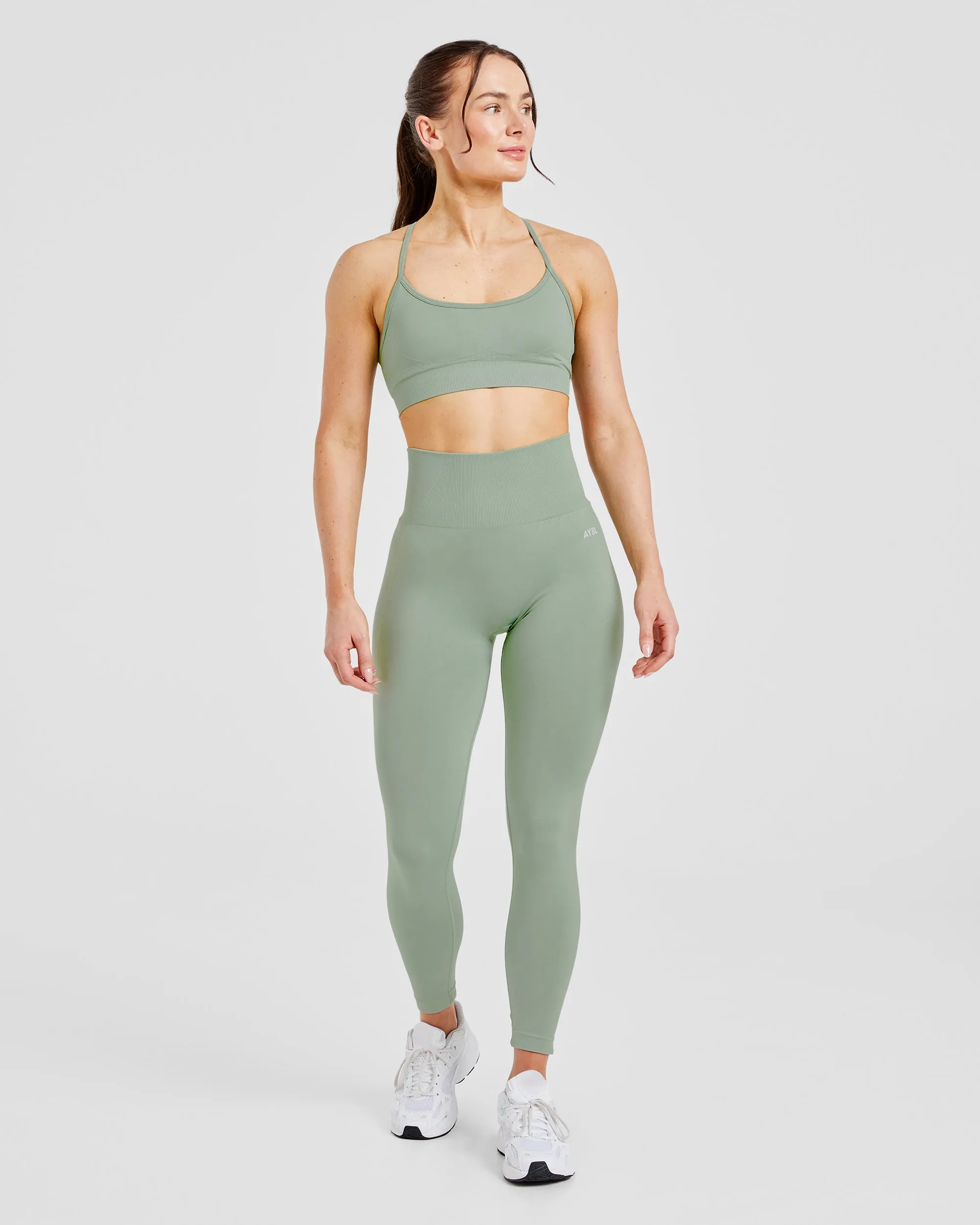 Cropped fit seams Empower Seamless Sports Bra - Grove Green