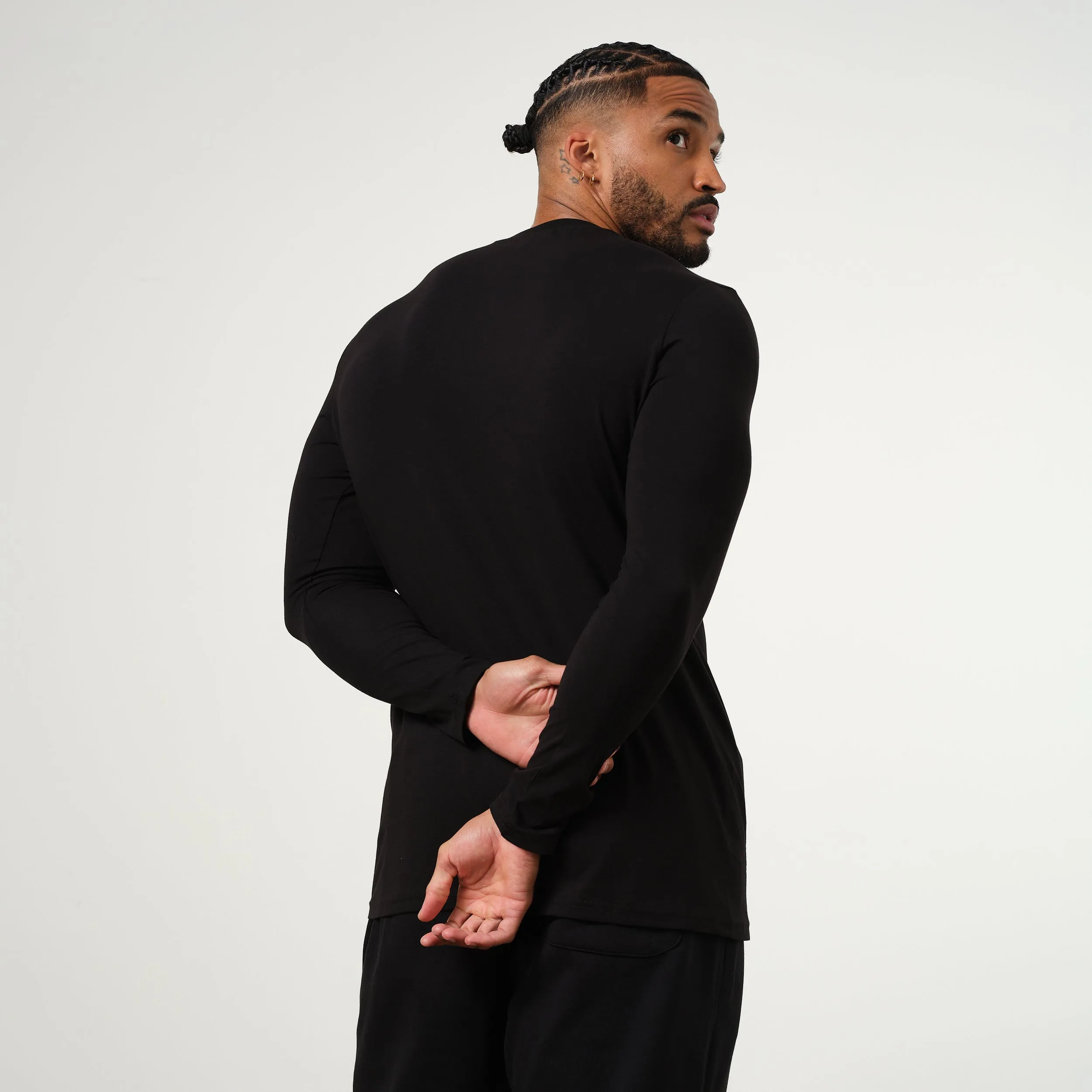 Vanquish Essential Black Slim Fit Long Sleeve T Shirt Modern Layering Outdoor Leisure Look