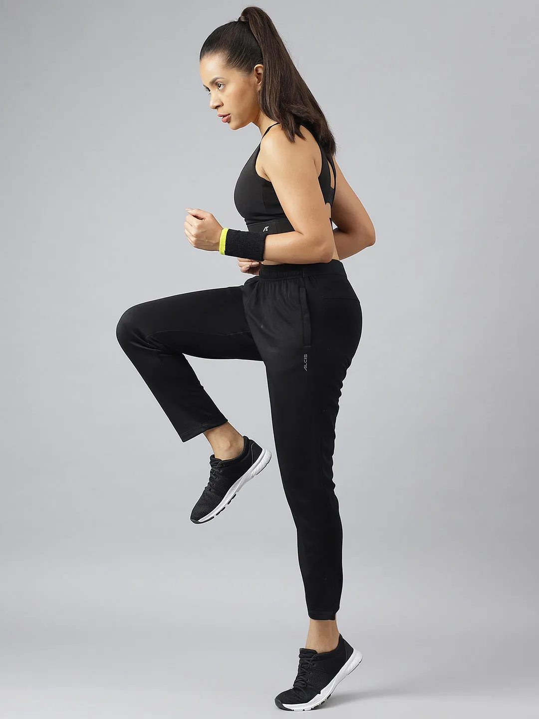 Low Bulk Design Alcis Women Black Anti-Static Soft-Touch Slim-Fit Running Track Pants