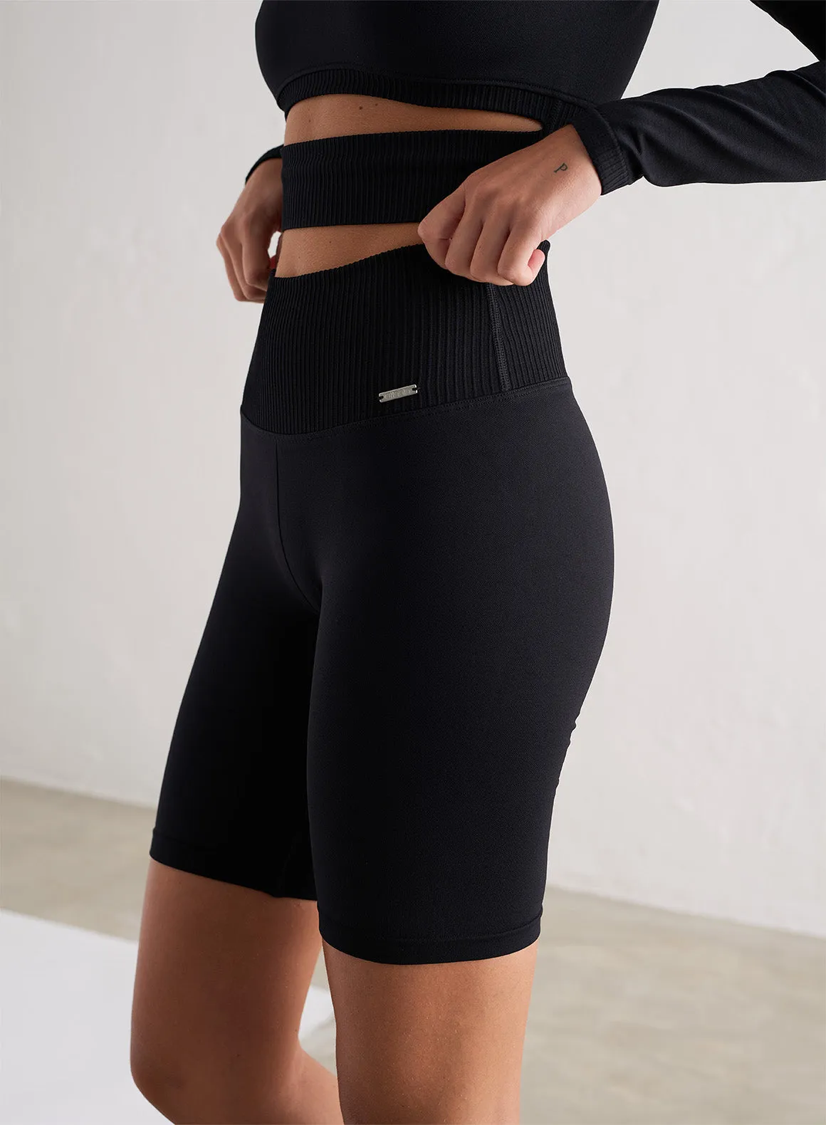 Black Limitless Seamless Biker Shorts fade - resistant On-The-Go Style
