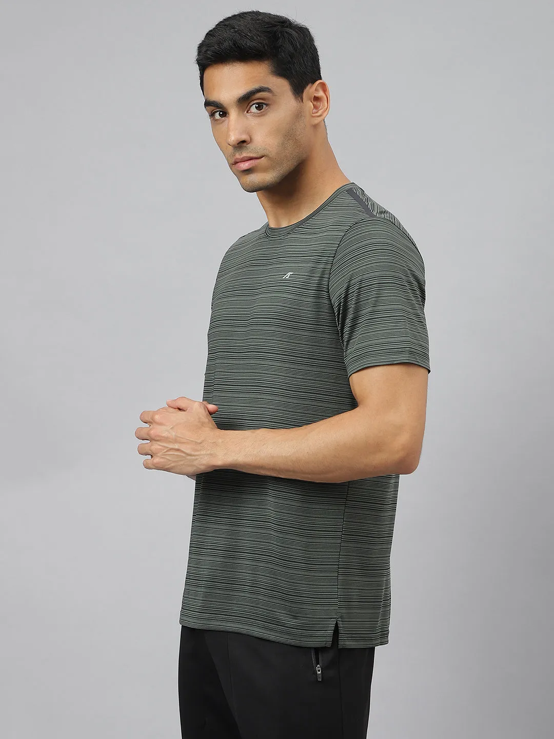 NonIrritating Star Soul Alcis Men Dark Green Stretch-X Anti-Static Slim-Fit Round Neck Running T-Shirt