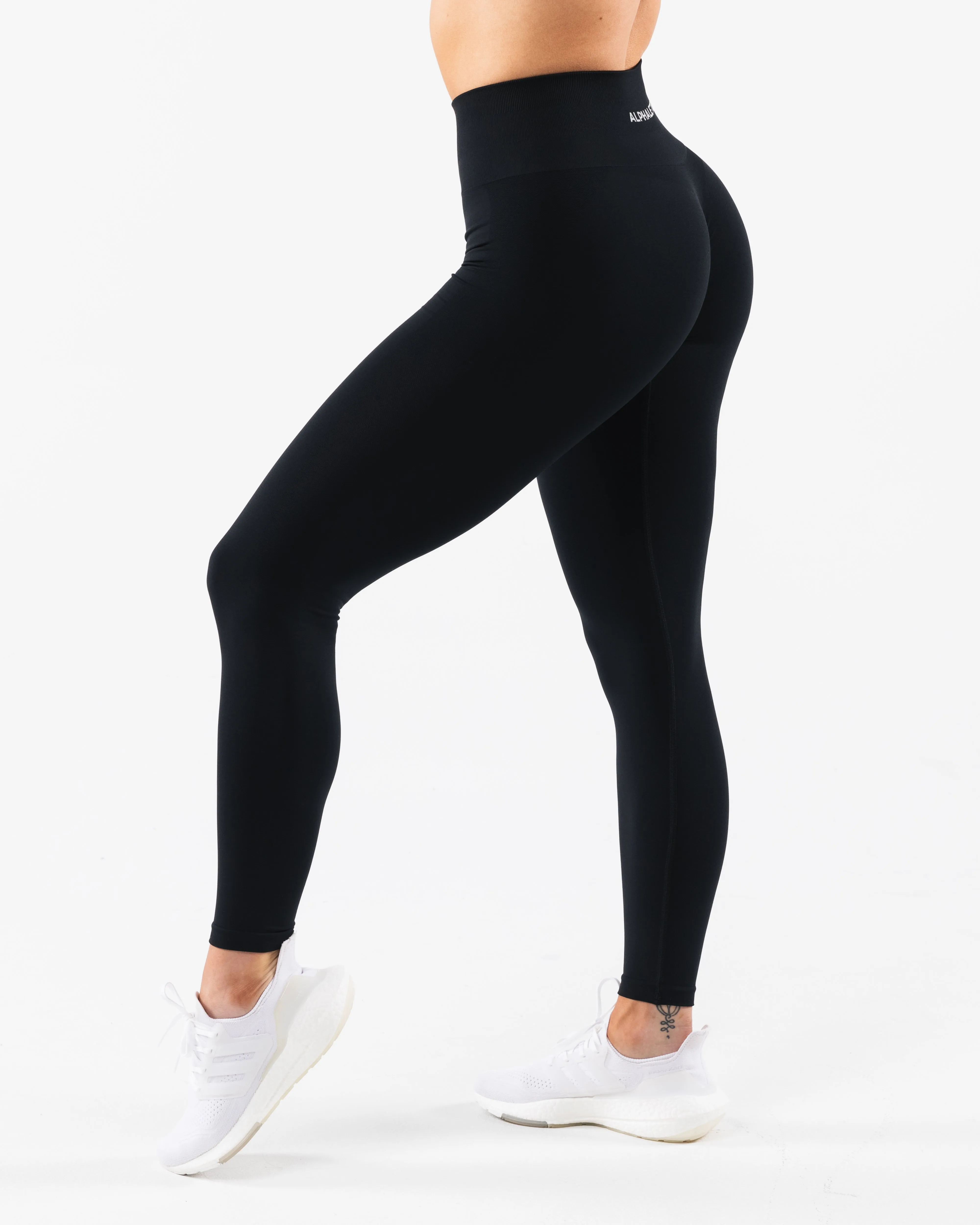 Easy Fit Smooth silhouette Amplify Gravity Legging - Black