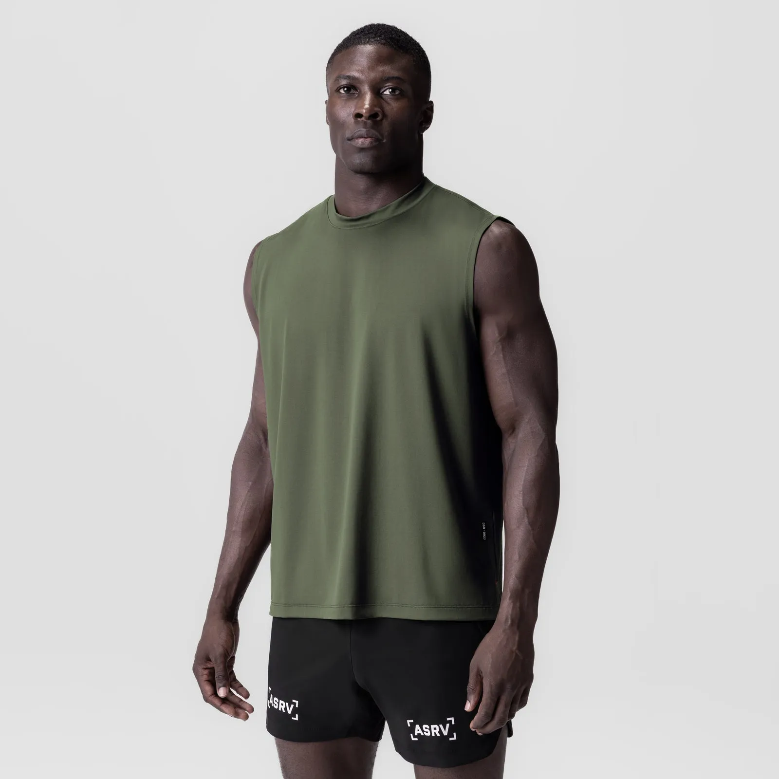 Moisture Management System Navigation - equipped 0927. 3D-Lite? 2.0 Lycra? Relaxed Cutoff - Olive