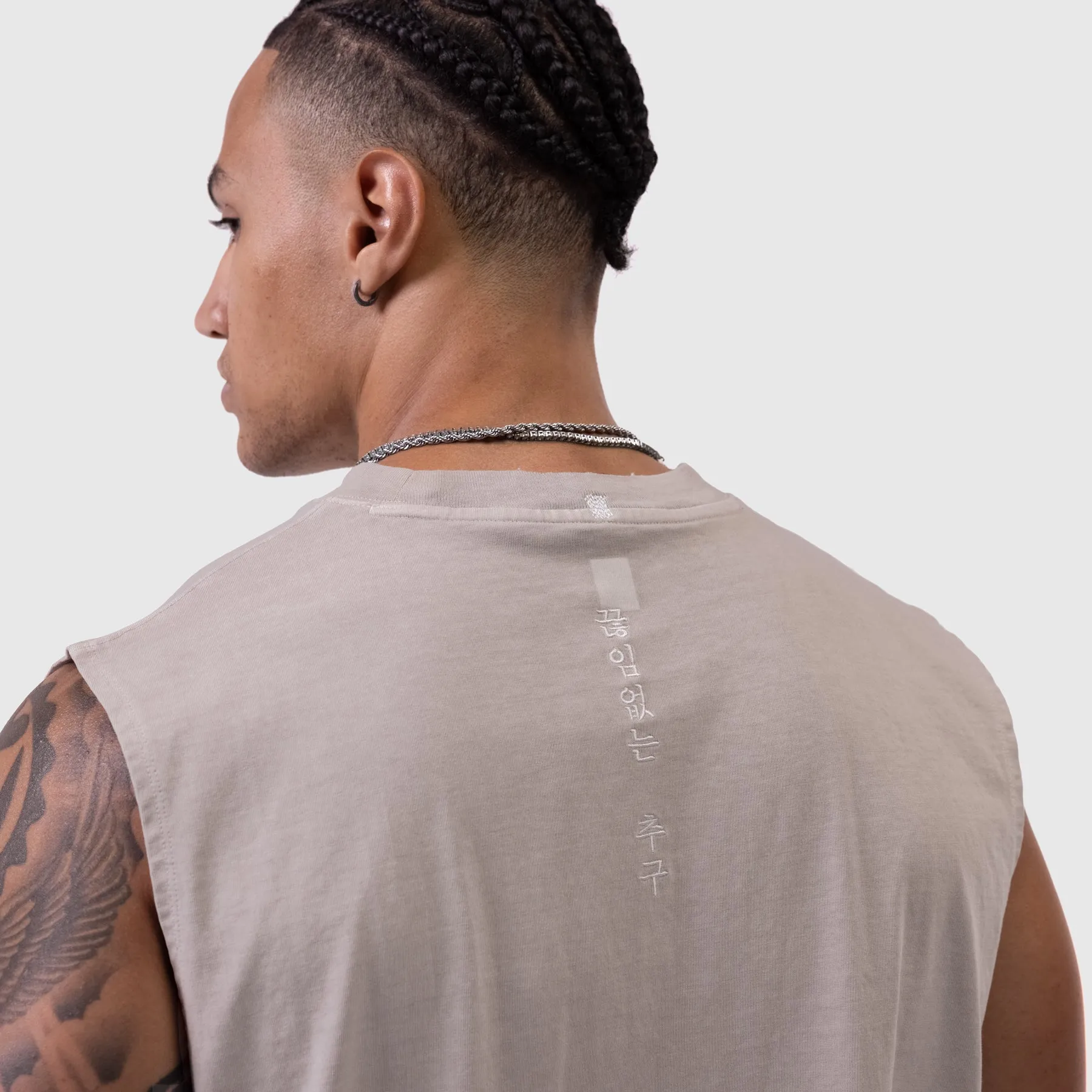 Active Smooth 0807. Tech Essential? Relaxed Cutoff - Faded Chai