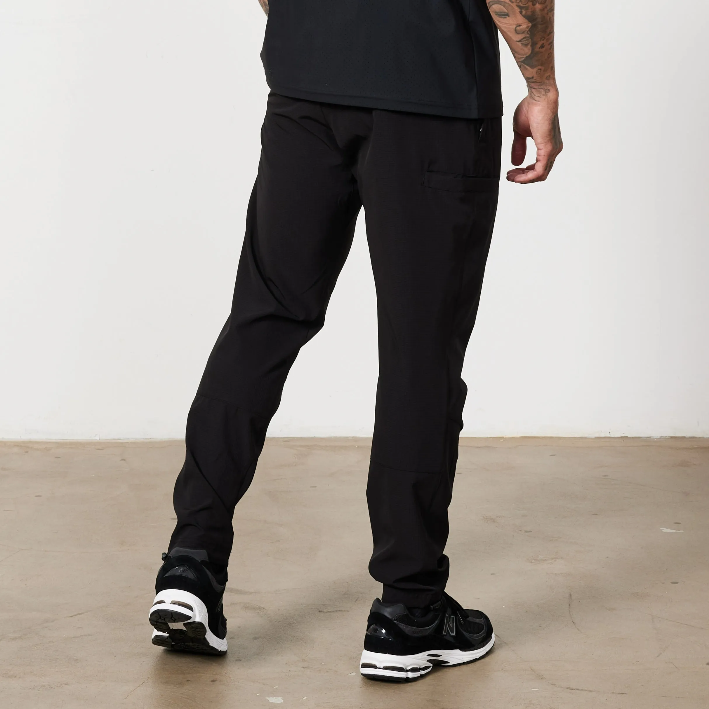 Layer Comfort Relaxed Waist Vanquish Utility Black Tapered Performance Pants
