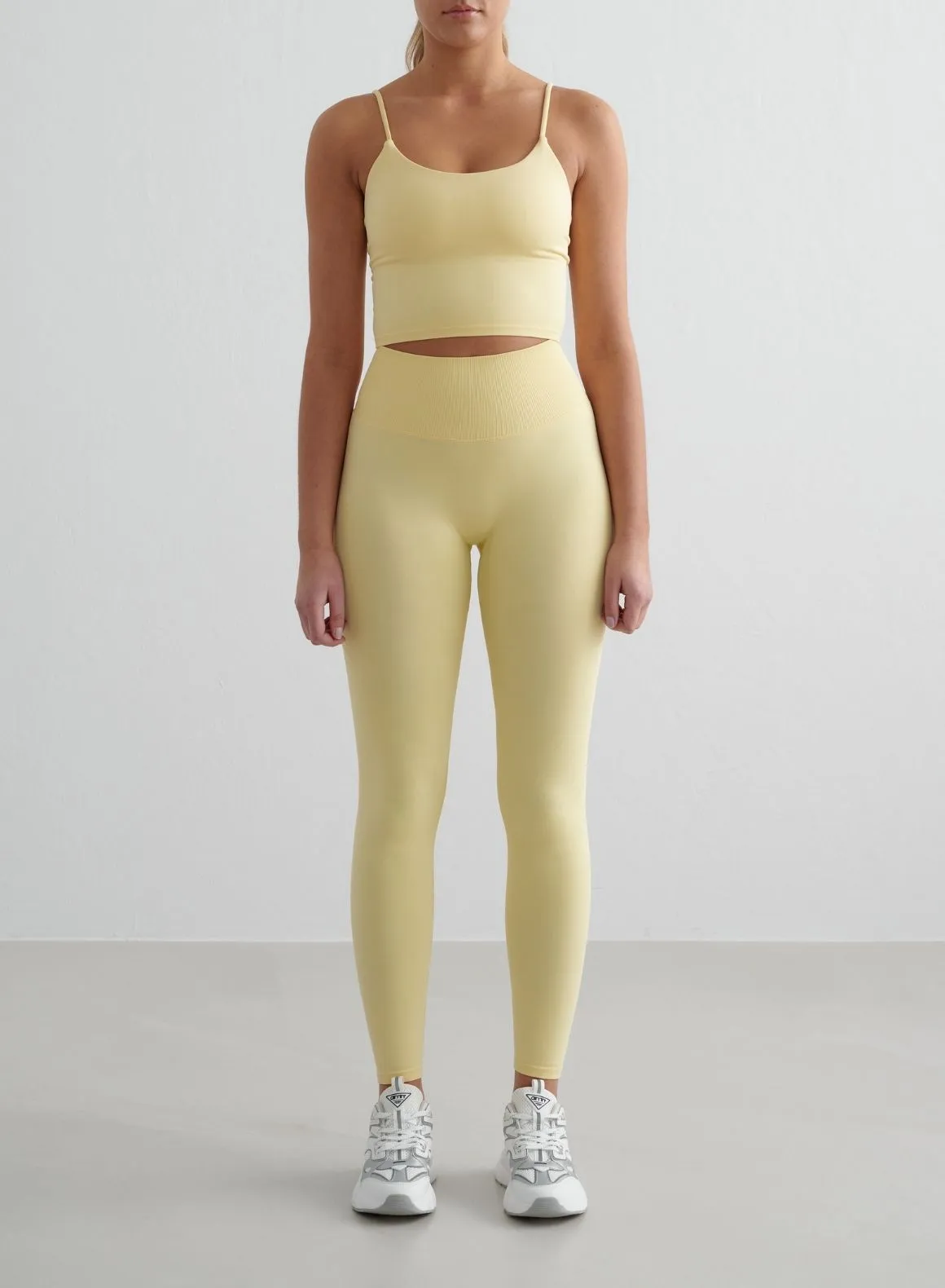 Protection Mellow Shape Seamless Strap Singlet
