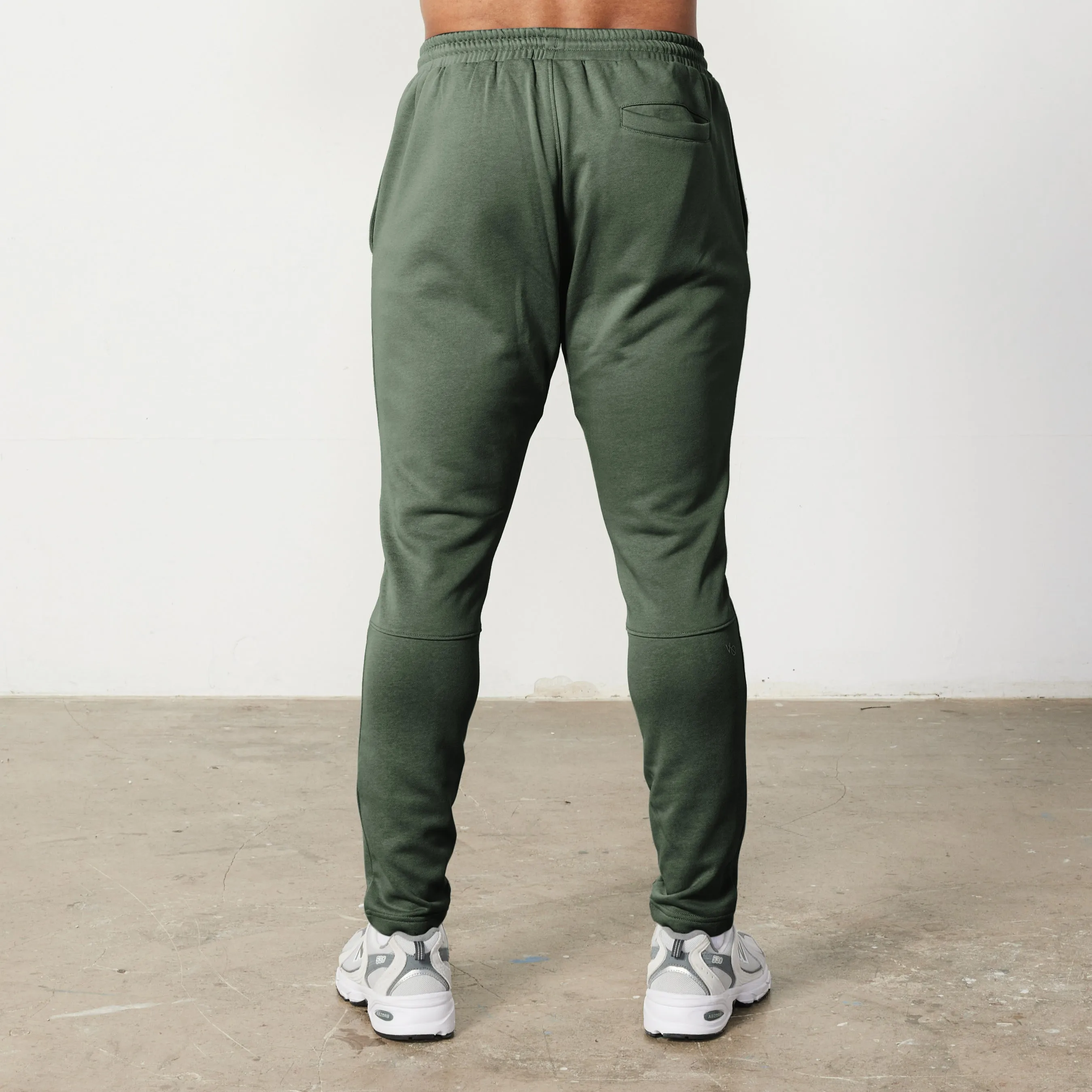 Cropped hem Structured fabric Vanquish Essential Forest Green Tapered Fit Sweatpants