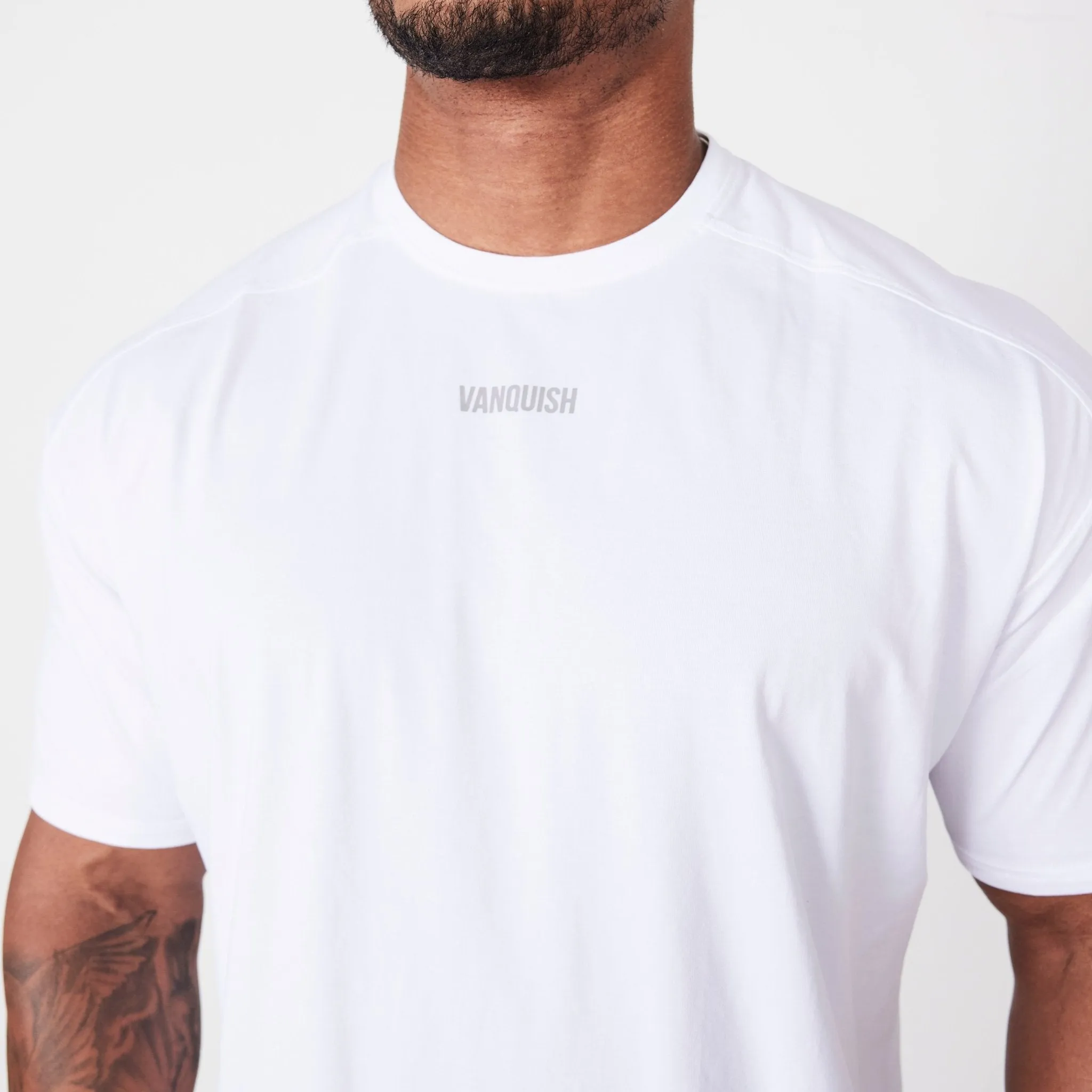 Vanquish Essential White Oversized T Shirt Abrasion Resistant Fabric Wrinkle Resistant